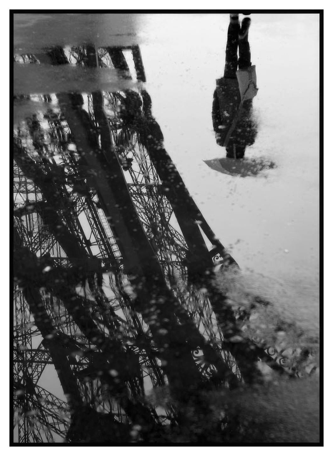 Paris Rain Poster (30x40 cm) - Poster Store