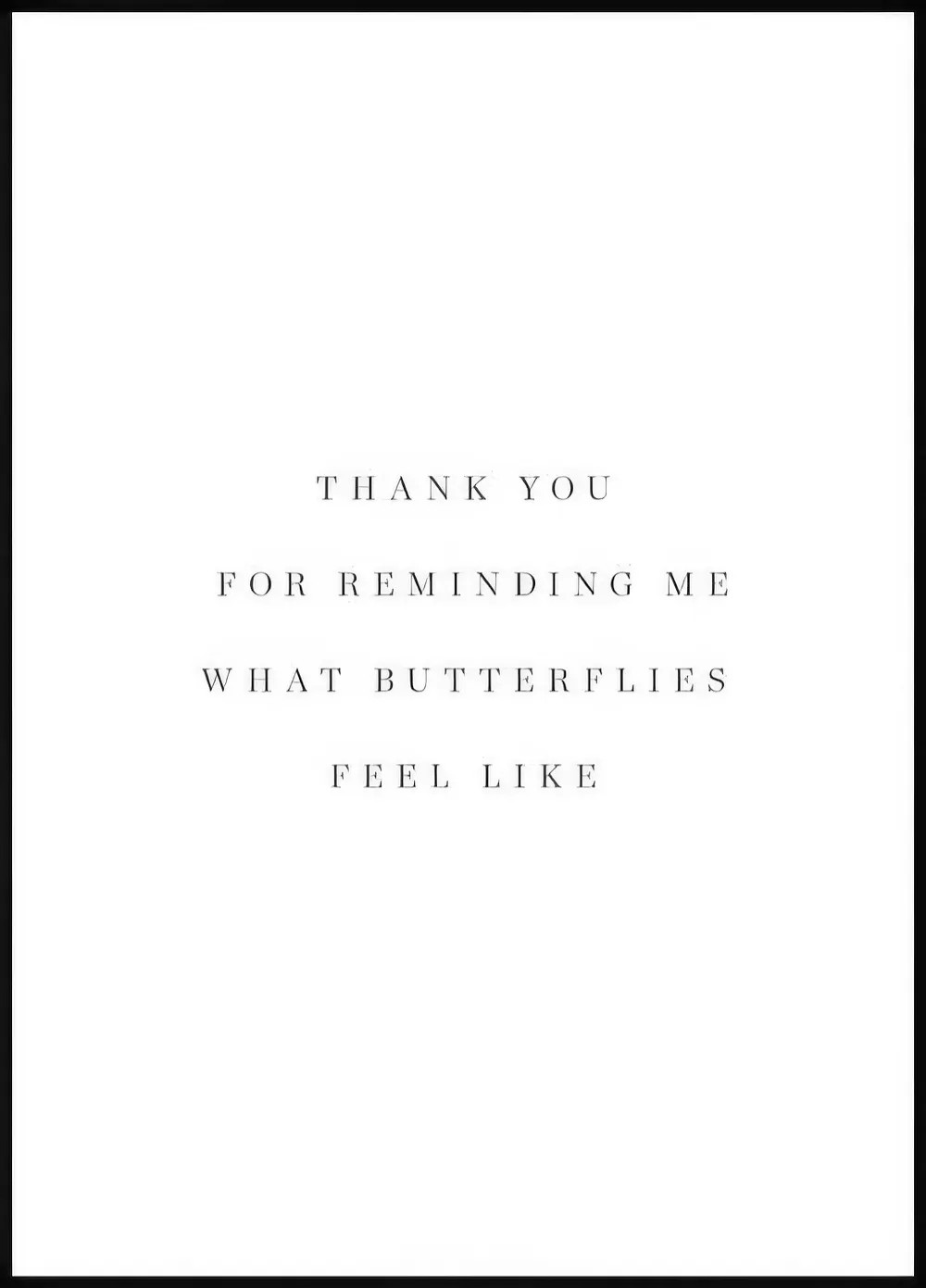 Plakát s minimalistickým textem THANK YOU FOR REMINDING ME WHAT BUTTERFLIES FEEL LIKE na bílém pozadí.