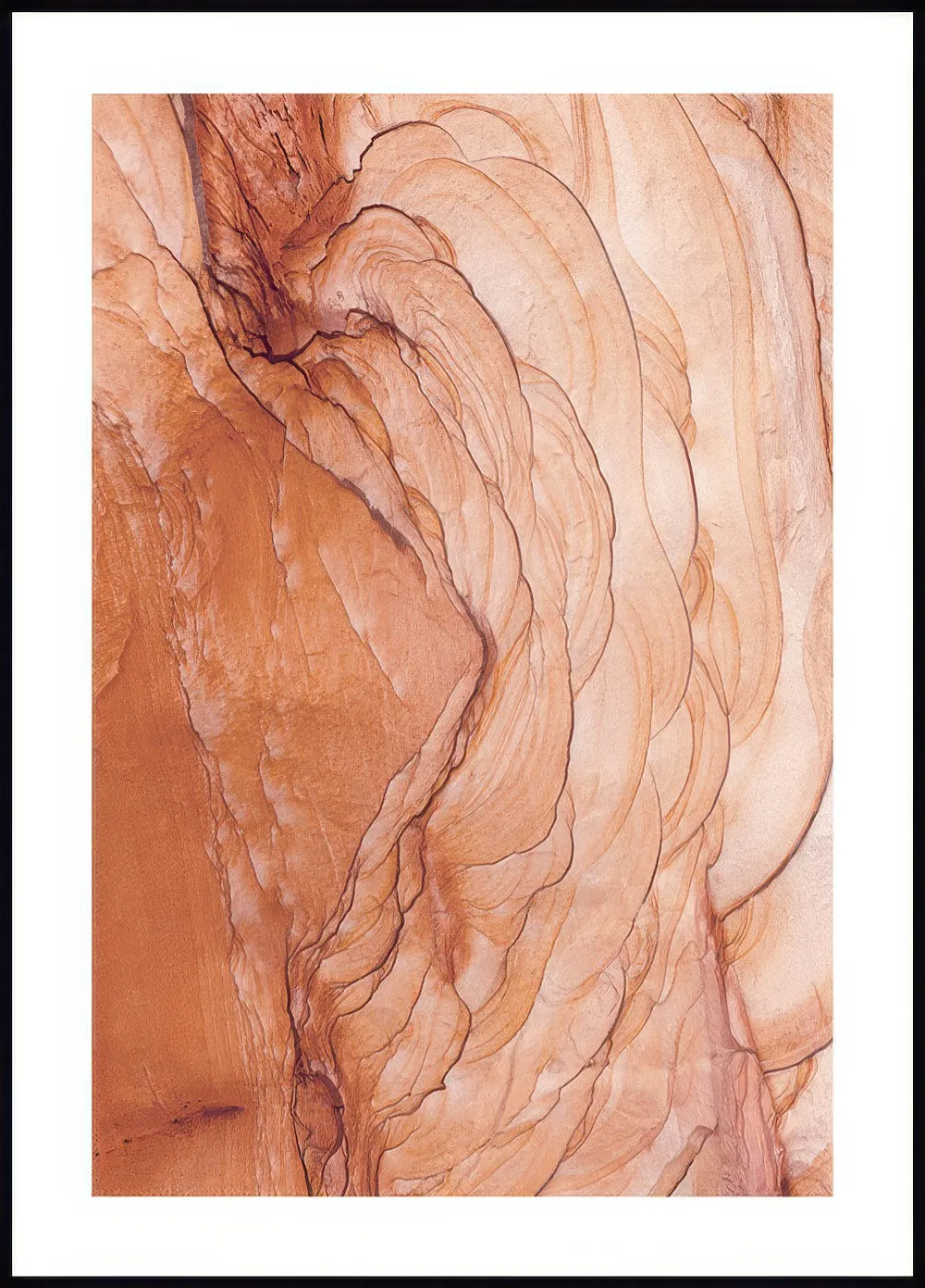 Poster abstrait de motifs de grès orange, avec des couches et des ondulations naturelles, imitant des courbes fluides.