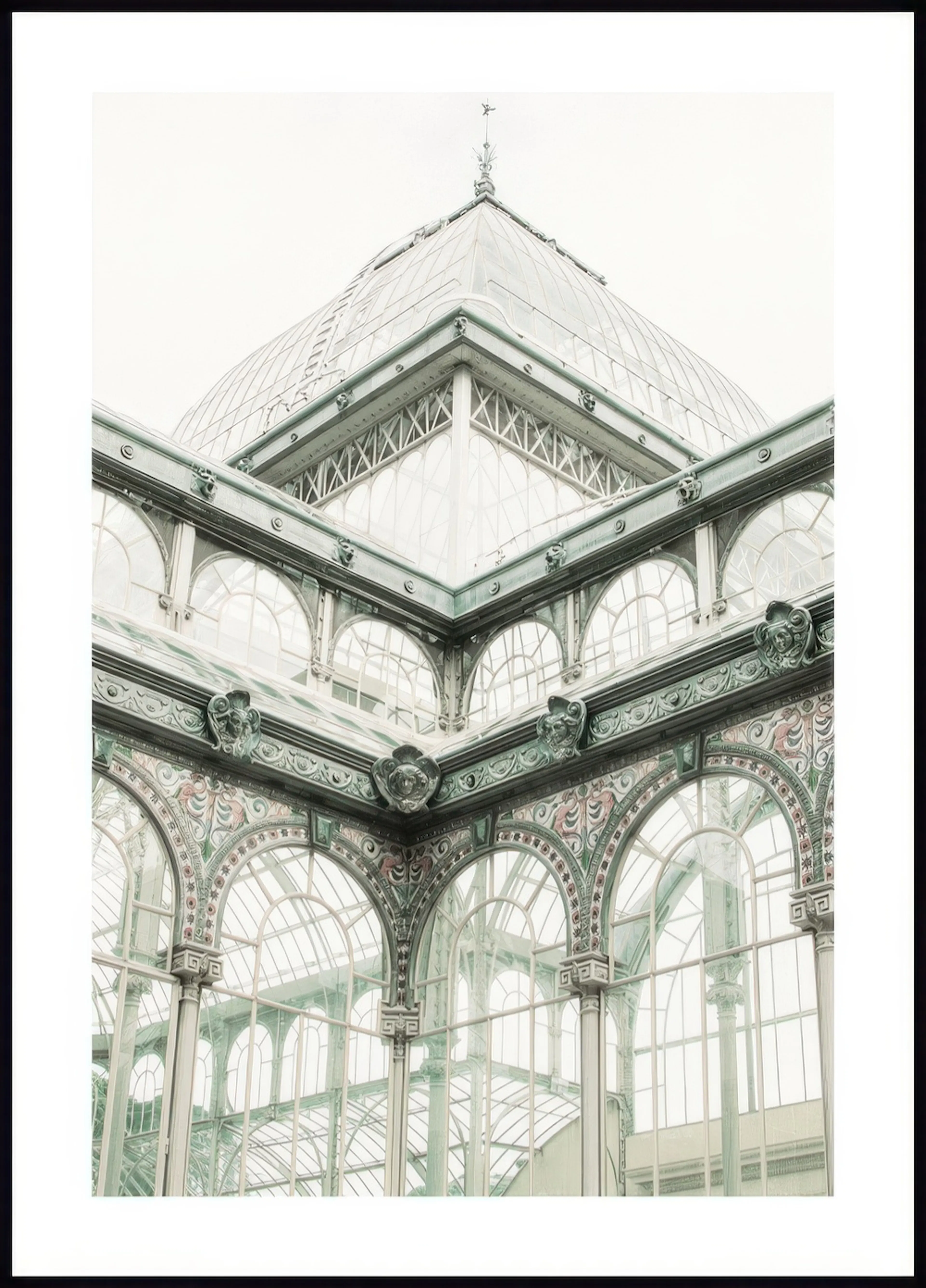 Poster del Palazzo di Cristallo di Madrid, con la sua architettura in vetro e metallo decorato.