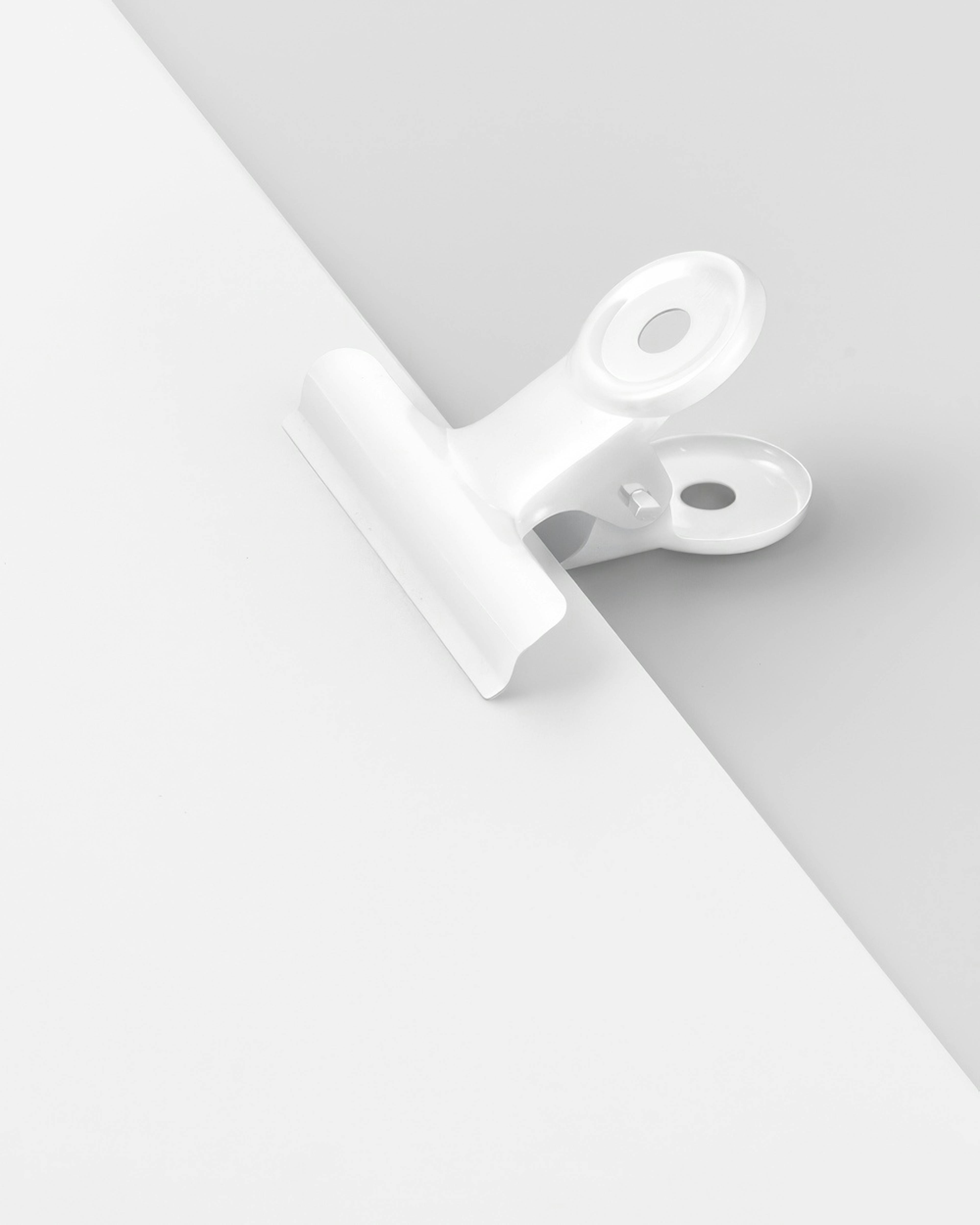 Poster clip white, small thumbnail
