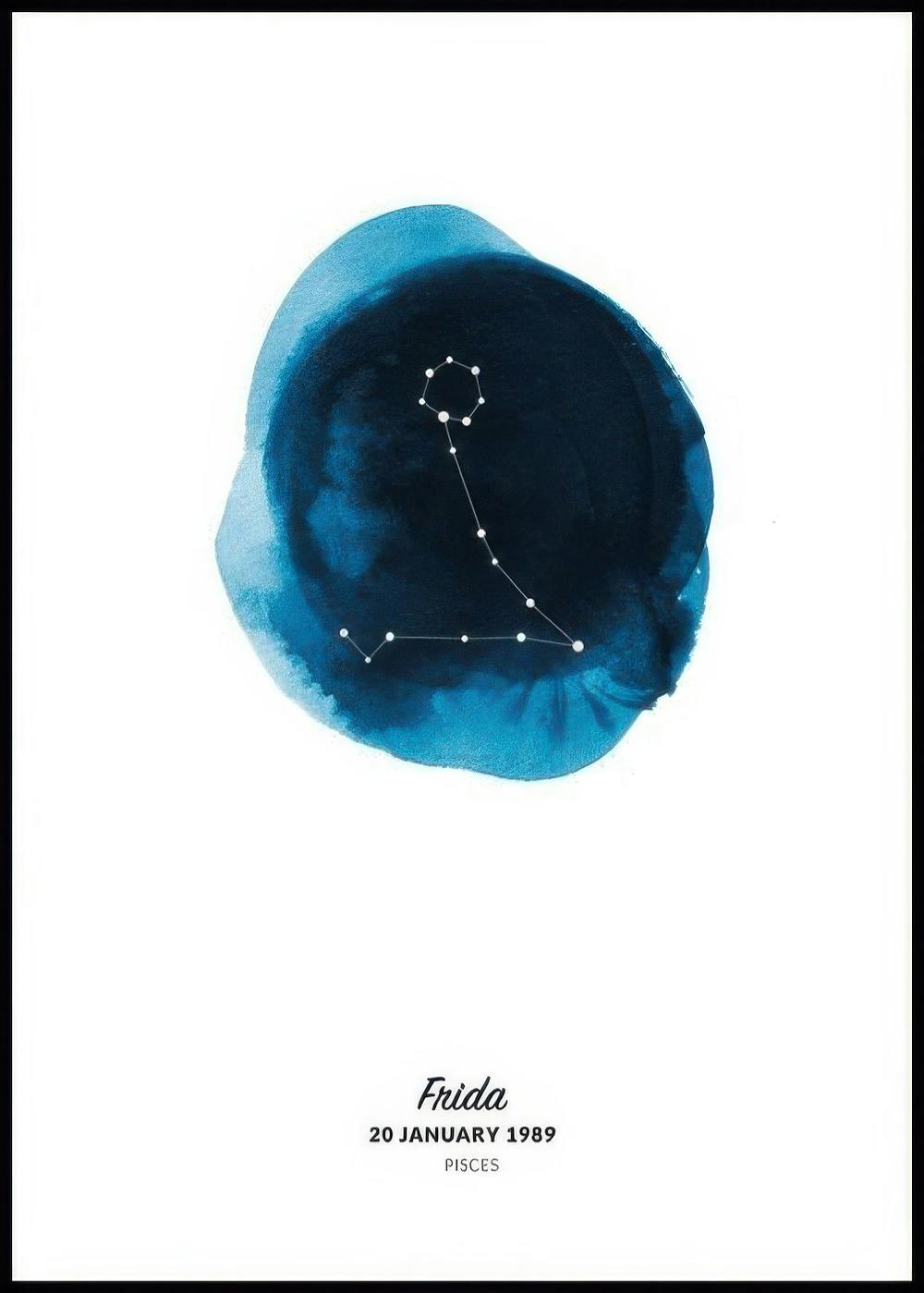 Póster personalizado con la constelación de Piscis en puntos blancos sobre una mancha azul acuarela, y texto personalizable.