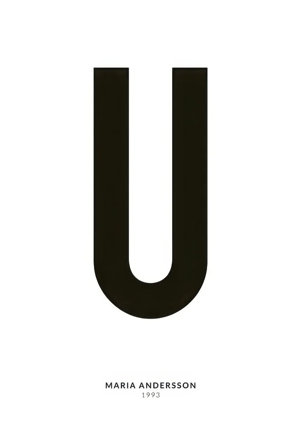 Ein personalisiertes Poster mit dem großen, schwarzen Buchstaben U auf weißem Hintergrund, darunter der Name Maria Andersson und