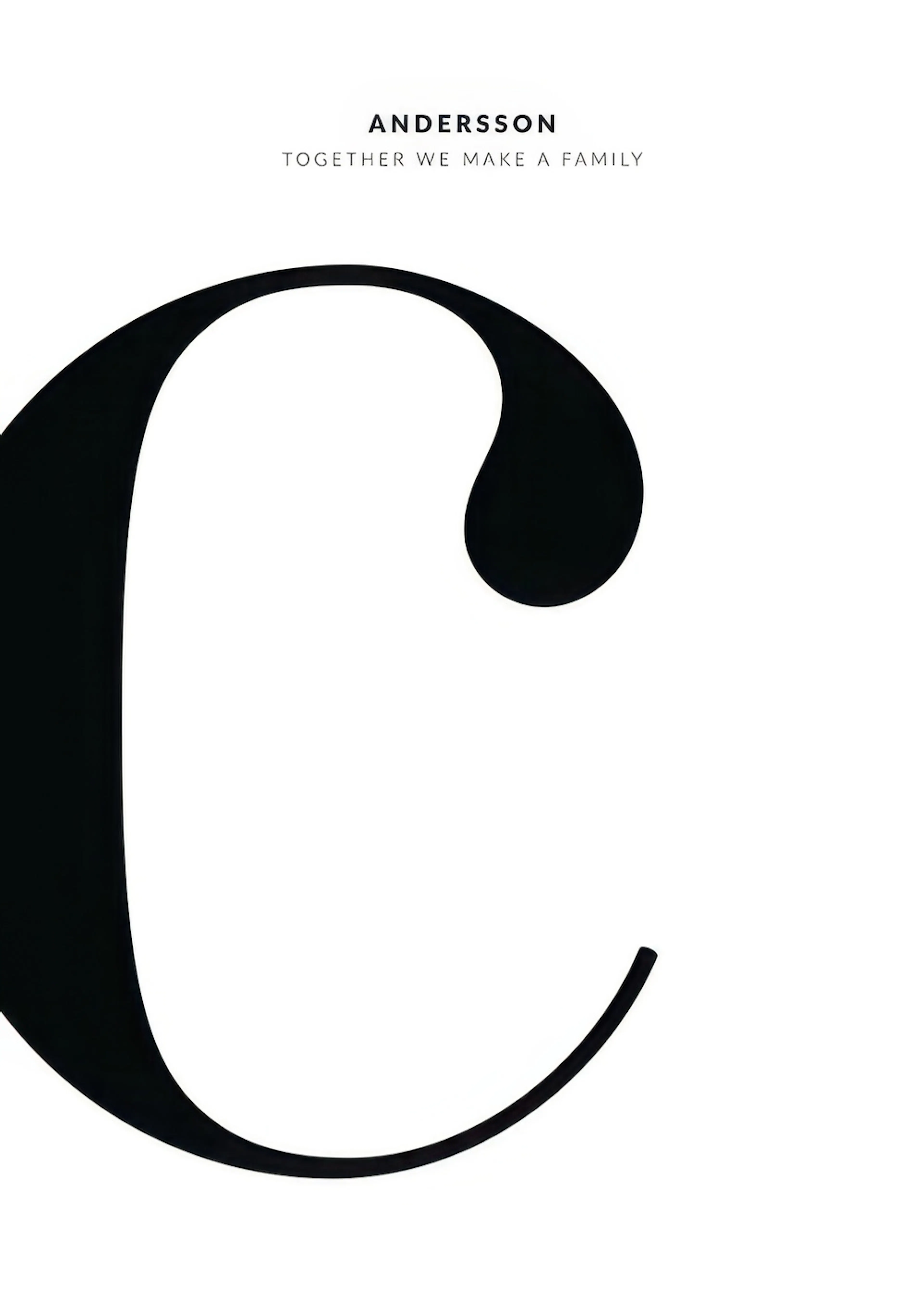 Personalisiertes Poster mit einem großen schwarzen Buchstaben C, dazu der Text ANDERSSON und TOGETHER WE MAKE A FAMILY.