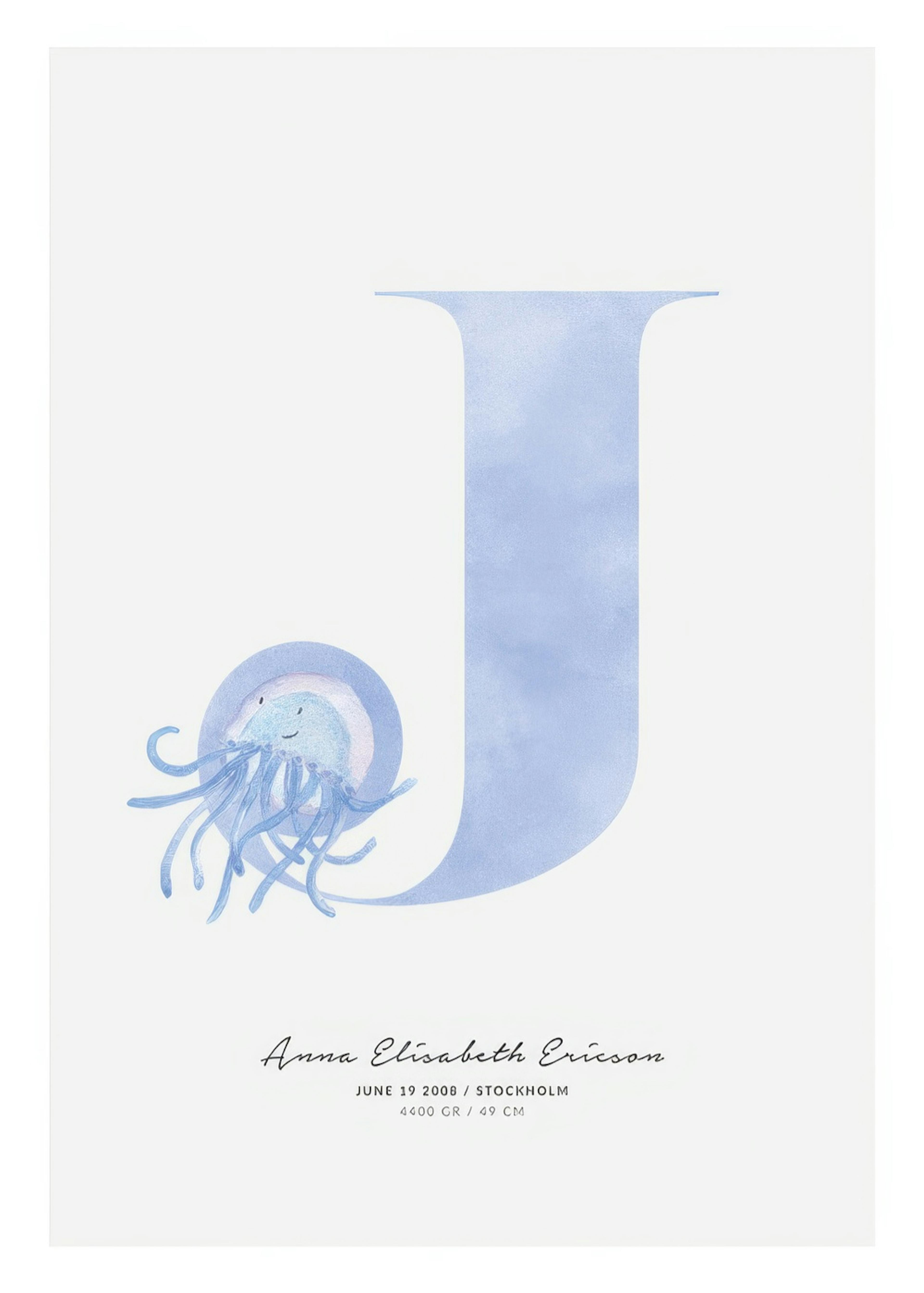 Poster personnalisé avec une grande lettre J bleue pastel et une méduse souriante, avec des informations de naissance personnali