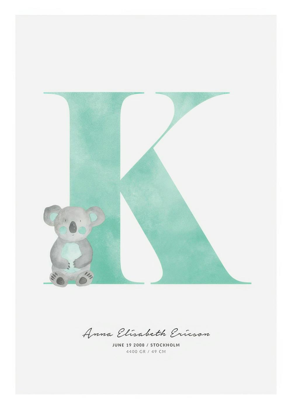 Poster personnalisé avec une lettre K turquoise, un koala gris et les informations de naissance dun enfant.