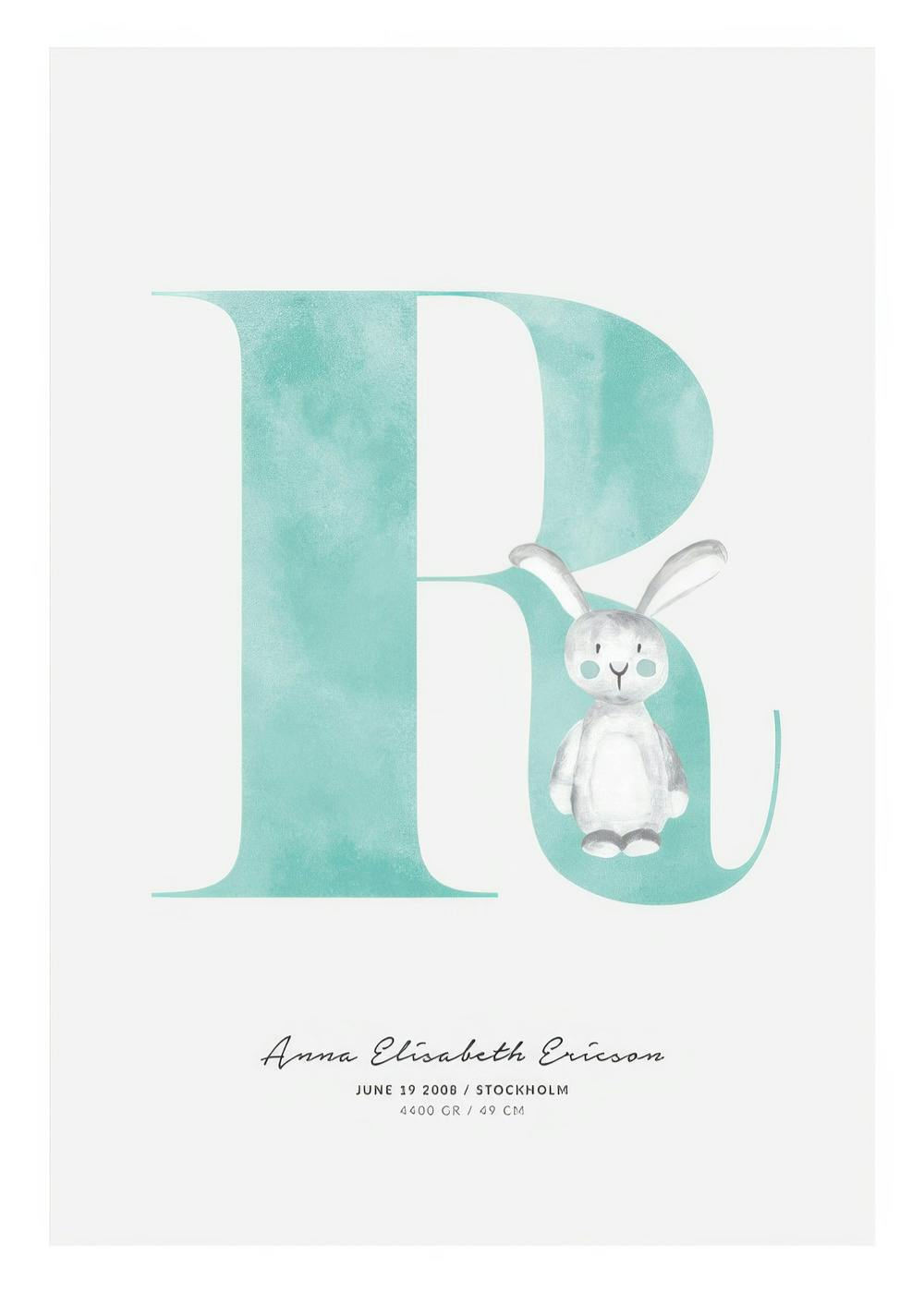 Poster personalizzato con una grande lettera R turchese e un coniglio grigio che poggia su di essa.