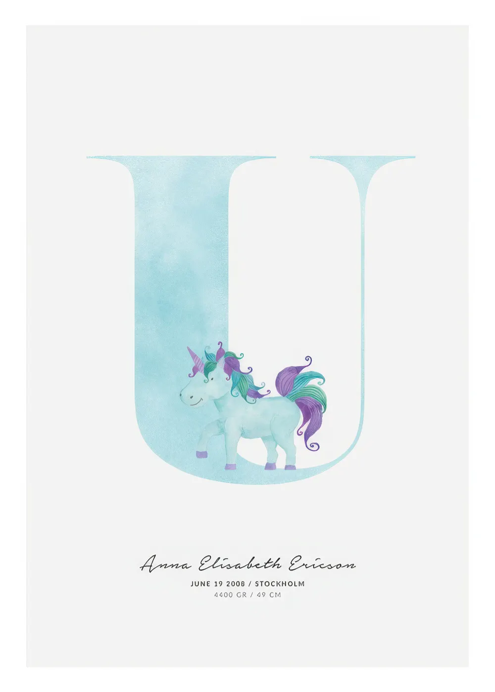 Personalisiertes Poster: Ein großes, hellblaues U mit einem freundlichen Einhorn und personalisiertem Text darunter.