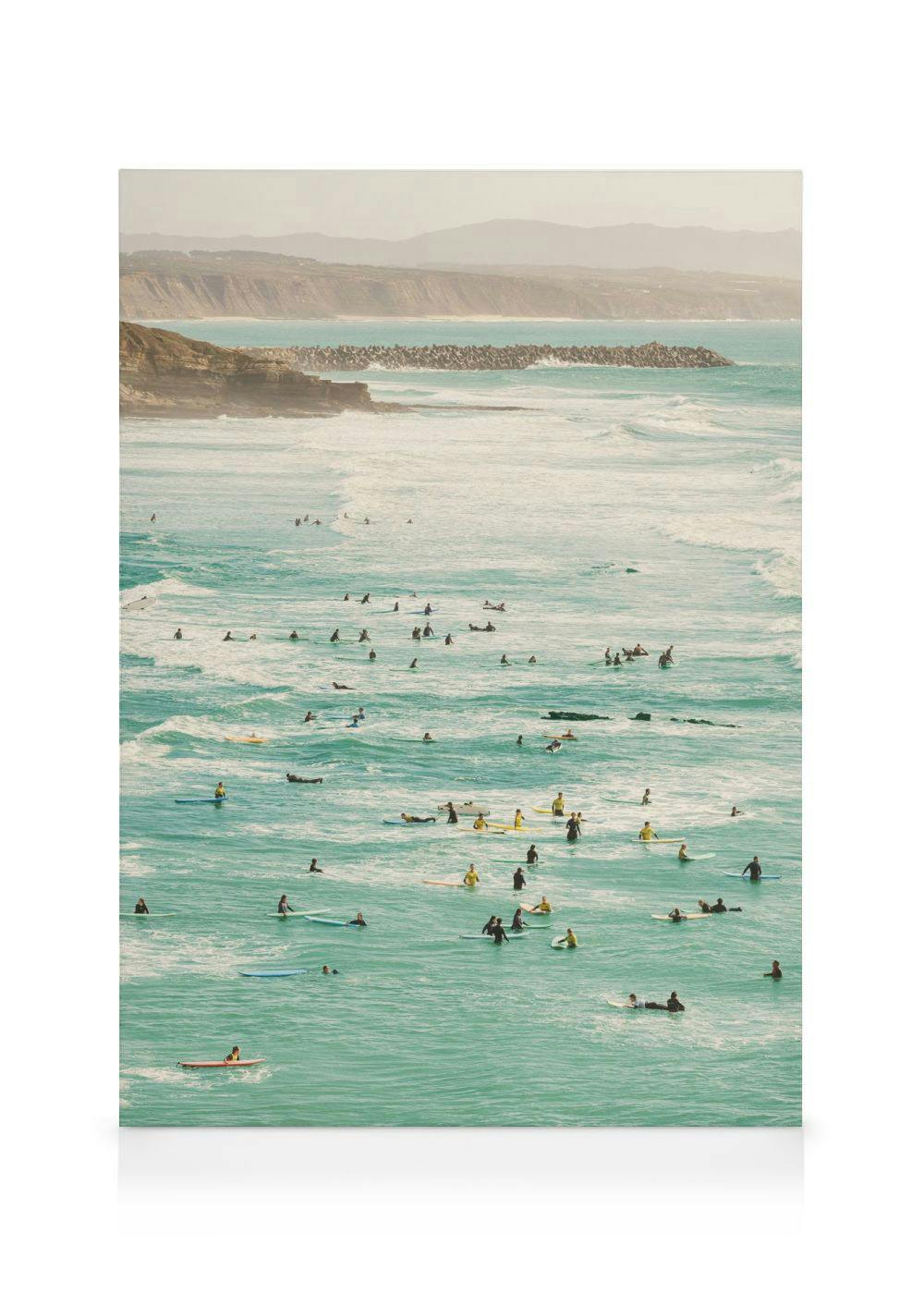 Morze surferów Obraz na płótnie (70x100 cm - Czarna ramka) - Poster Store