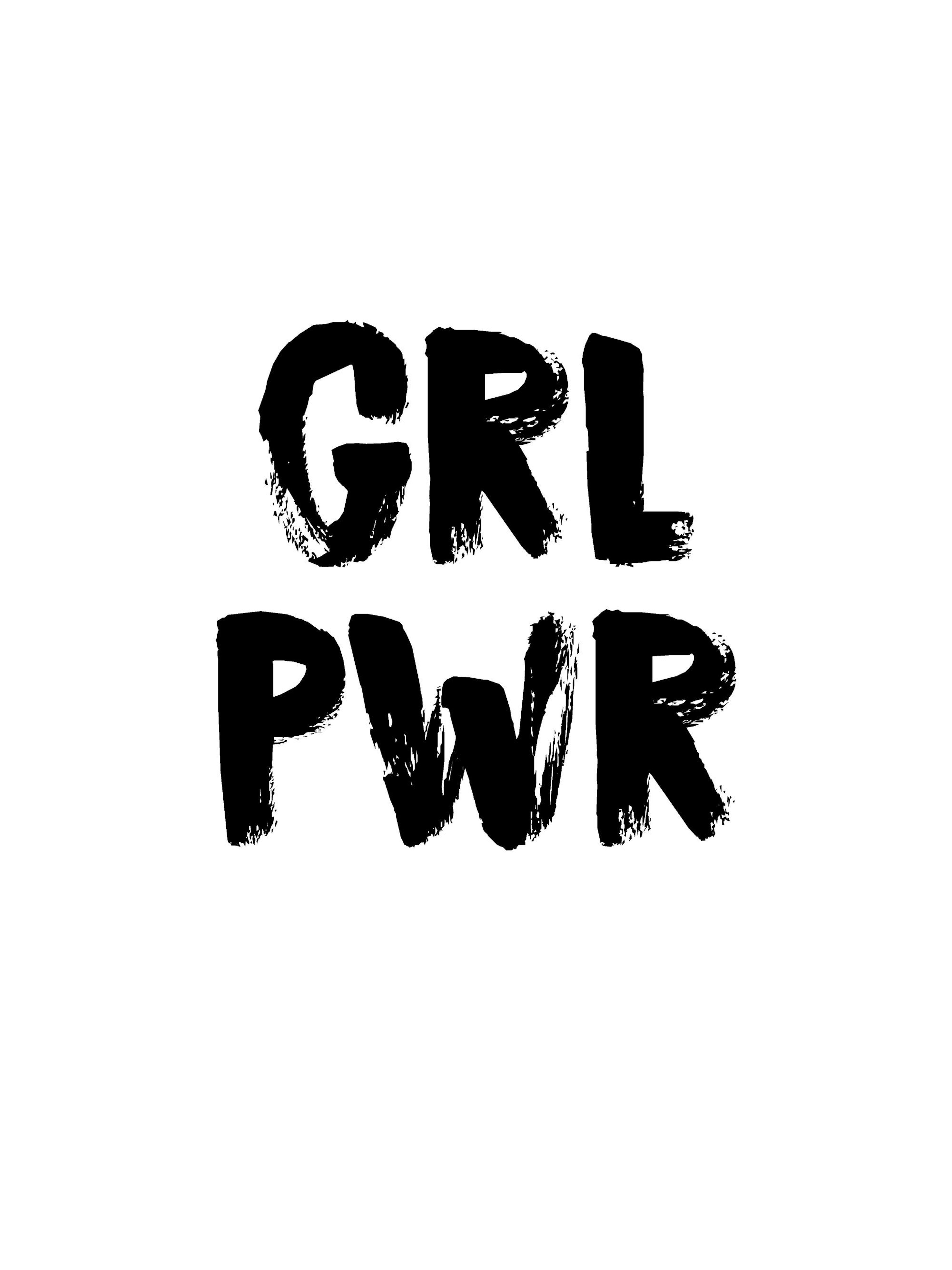 Poster con scritta GRL PWR nera, in stile pennellato, su sfondo bianco.