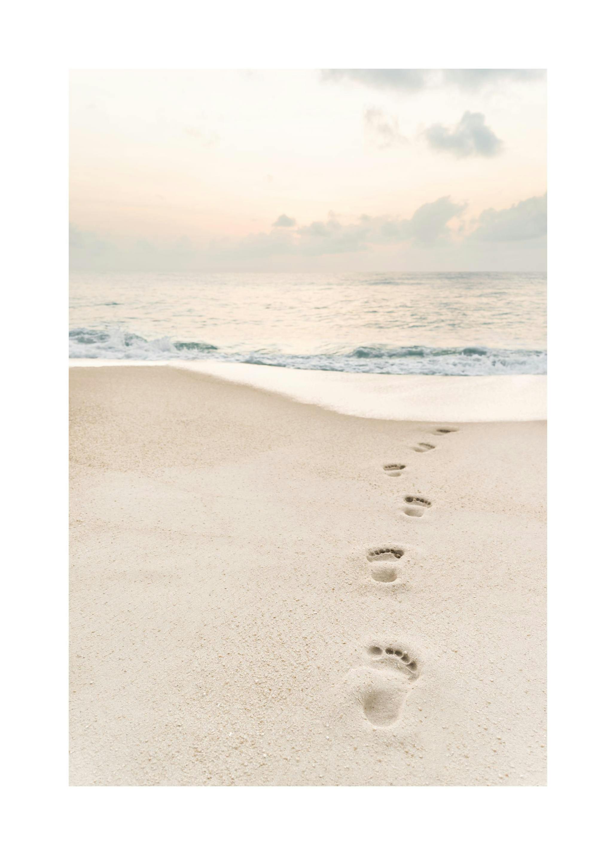 Traces de Pas dans le Sable Poster (30x40 cm) - Poster Store
