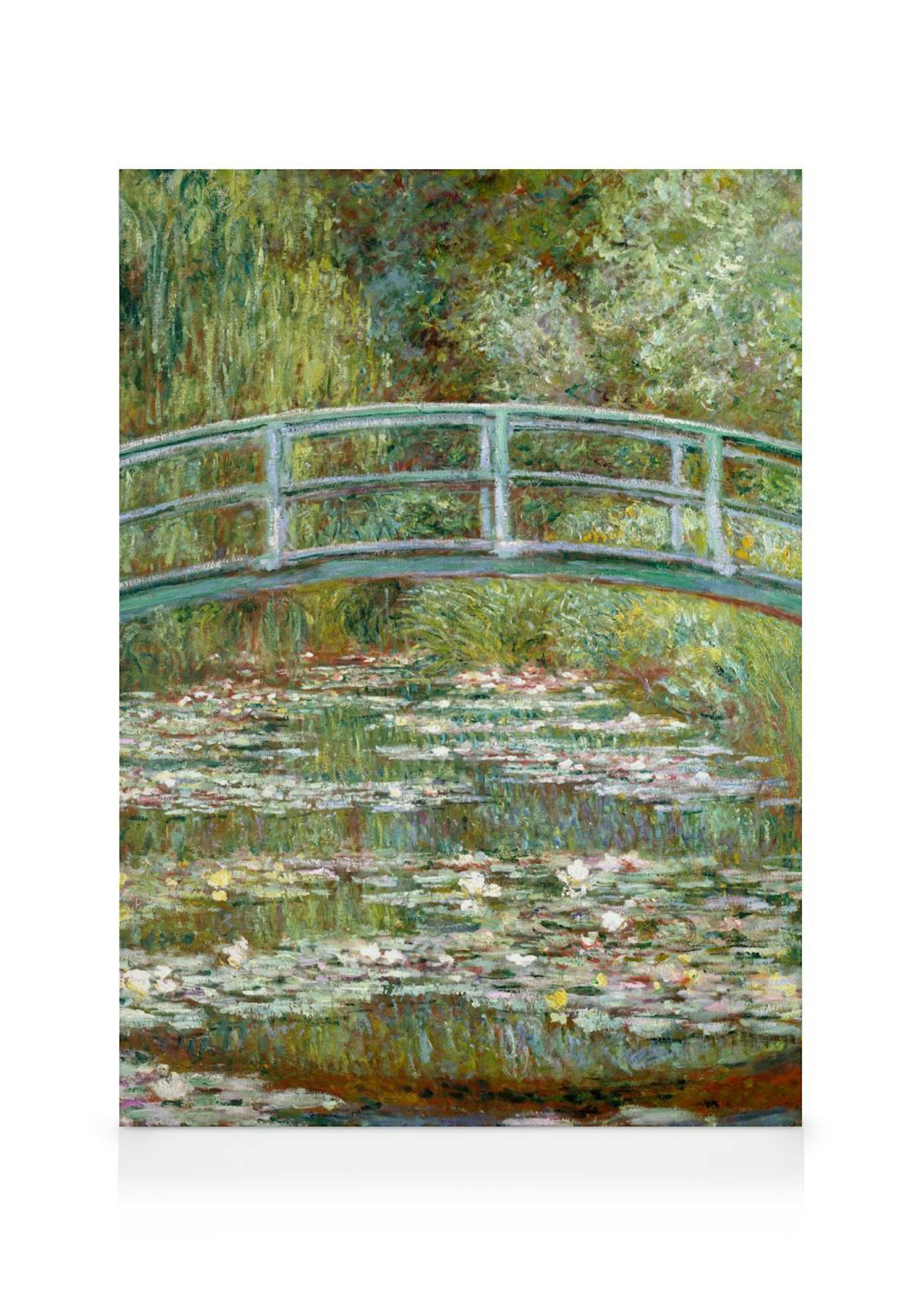 Canvastavla föreställande Monets bro över en näckrosdamm i Giverny, med gröna nyanser och vita näckrosor.