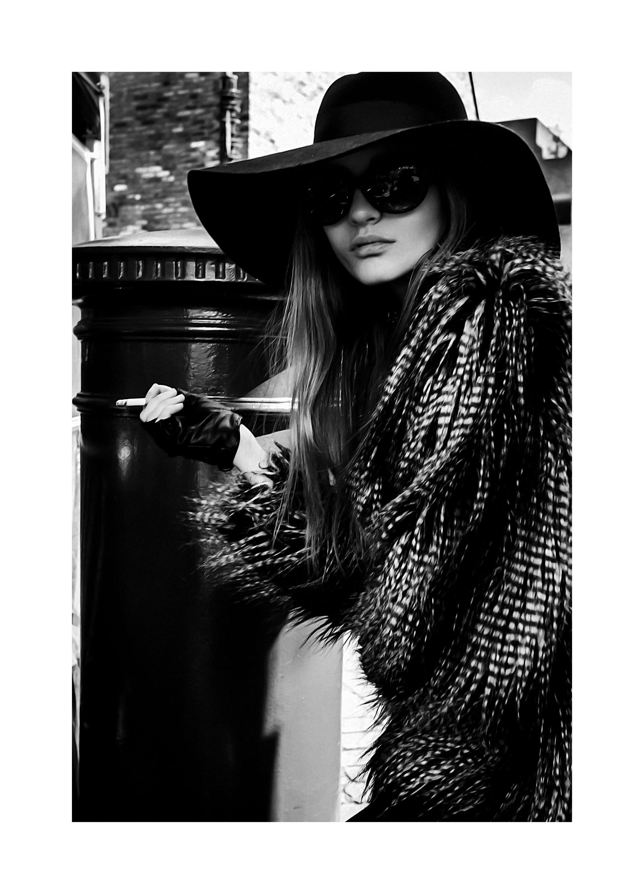 Night Out Poster (30x40 cm) - Poster Store