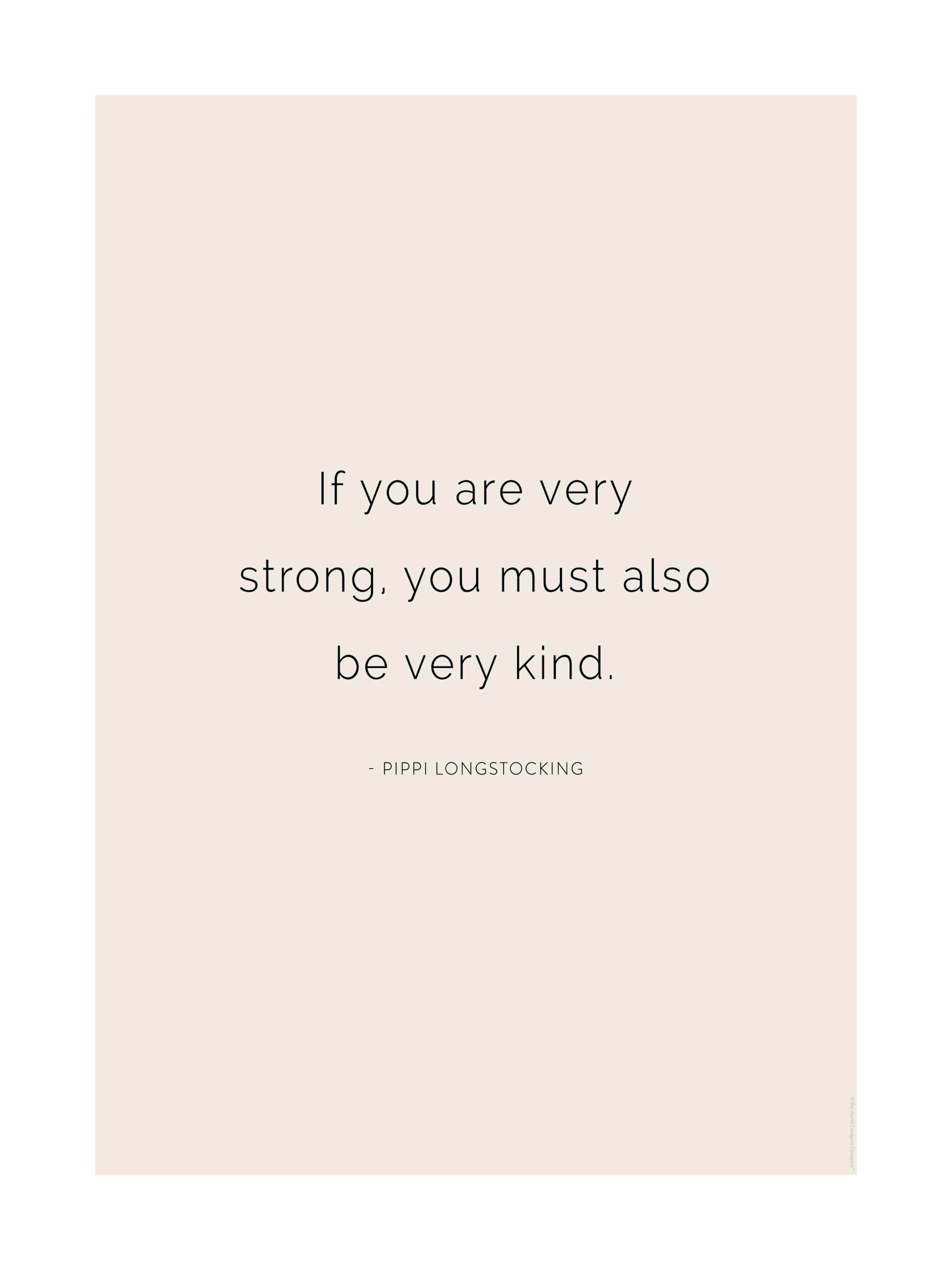 Poster con citazione di Pippi Calzelunghe: If you are very strong, you must also be very kind su sfondo beige.