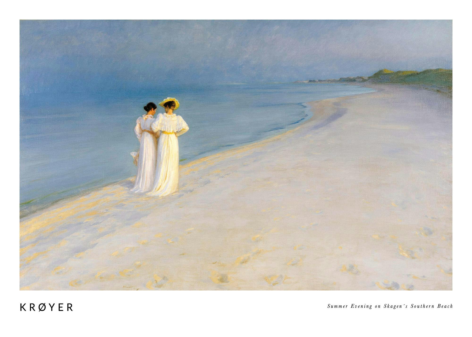 Plakat af Krøyers Sommeraften på Skagens Sydstrand med to kvinder på stranden, hængende i en stue over en stol og et reolsystem.