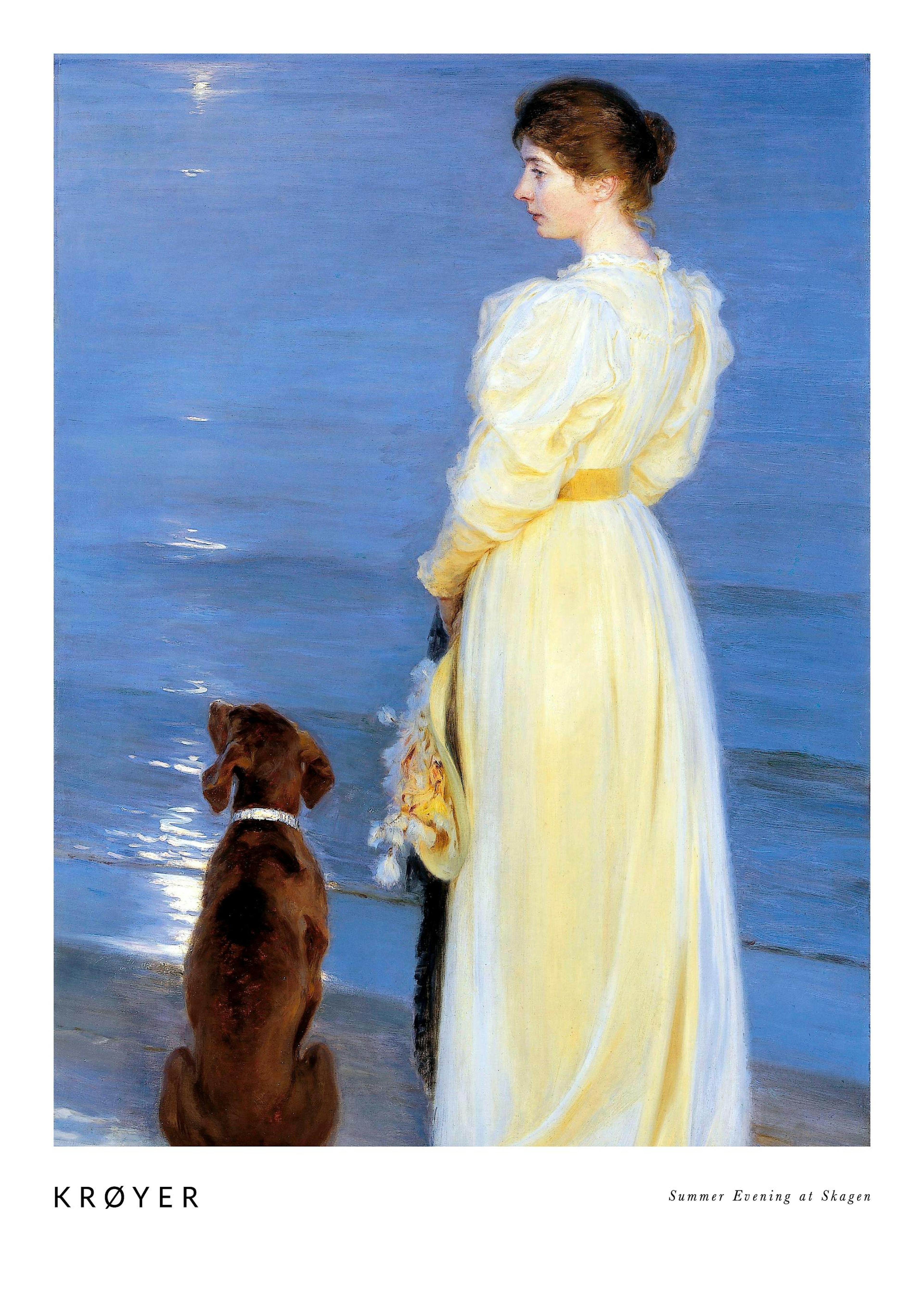 Poster dune femme en robe claire et un chien brun fixant la mer bleue calme sous un coucher de soleil.