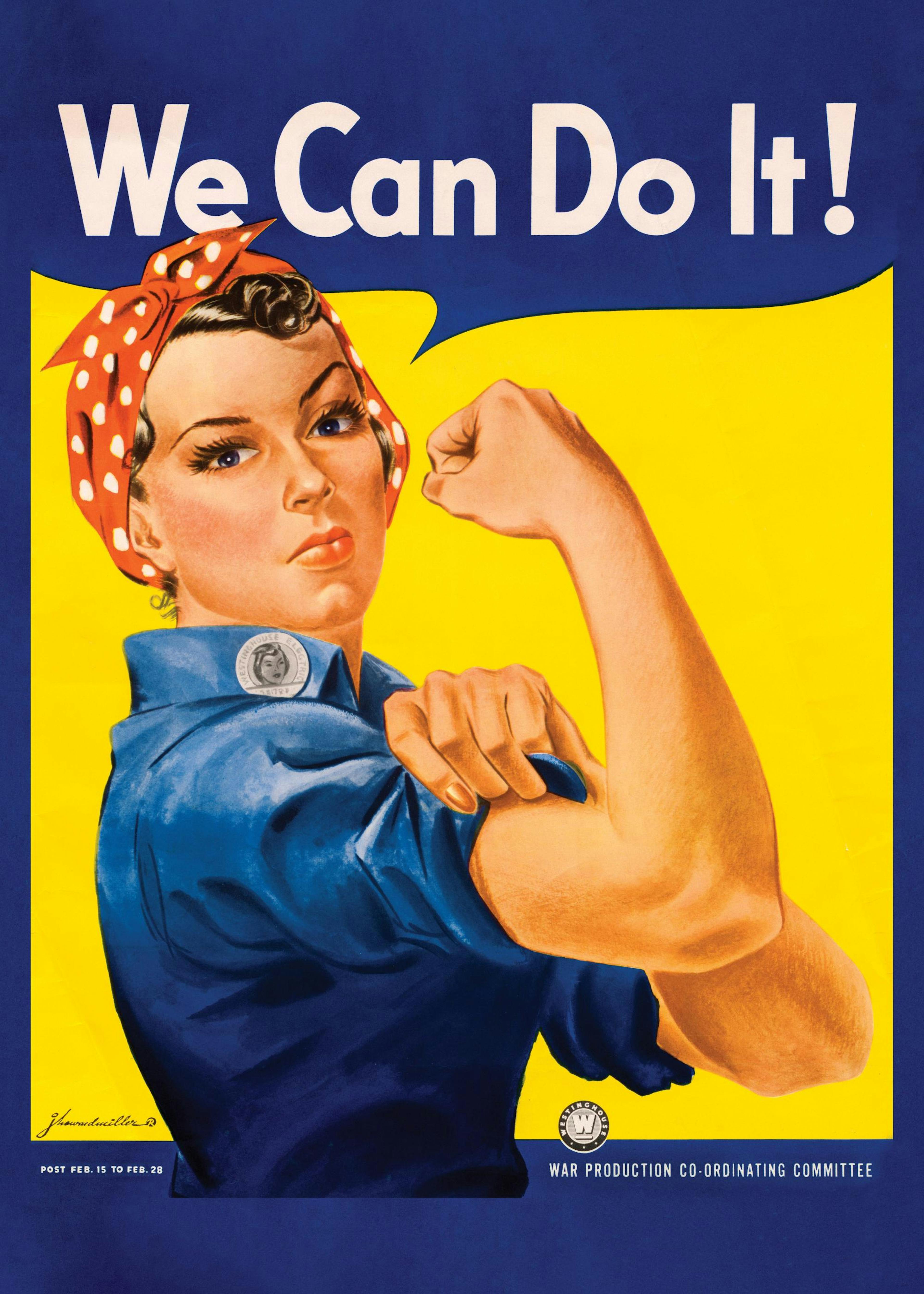 Poster van Rosie de Rivetter, met gebalde vuist en de tekst We Can Do It!, hangend boven een houten dressoir met boeken en gele 