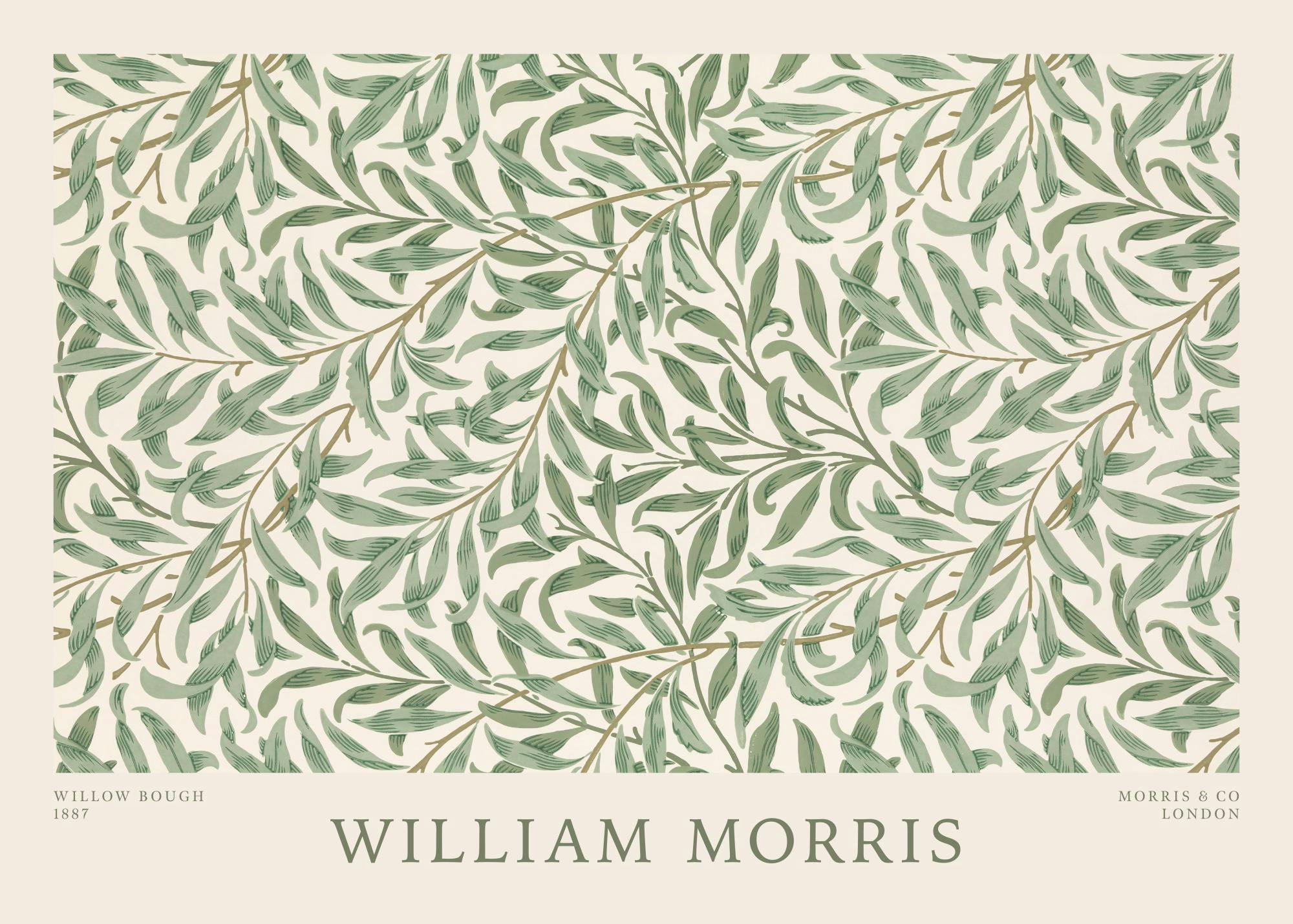 Poster mit William Morris Willow Bough Muster in Grün, über einem Bett mit weißen Kissen und Nachttisch.