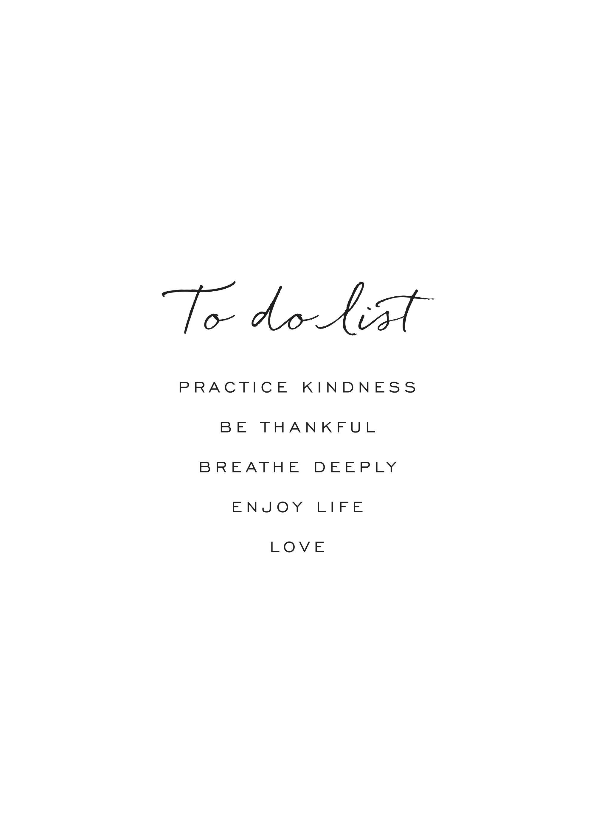 Poster blanc avec la liste de tâches écrite en noir To do list, Practice kindness, Be thankful, Breathe deeply, Enjoy life, Love