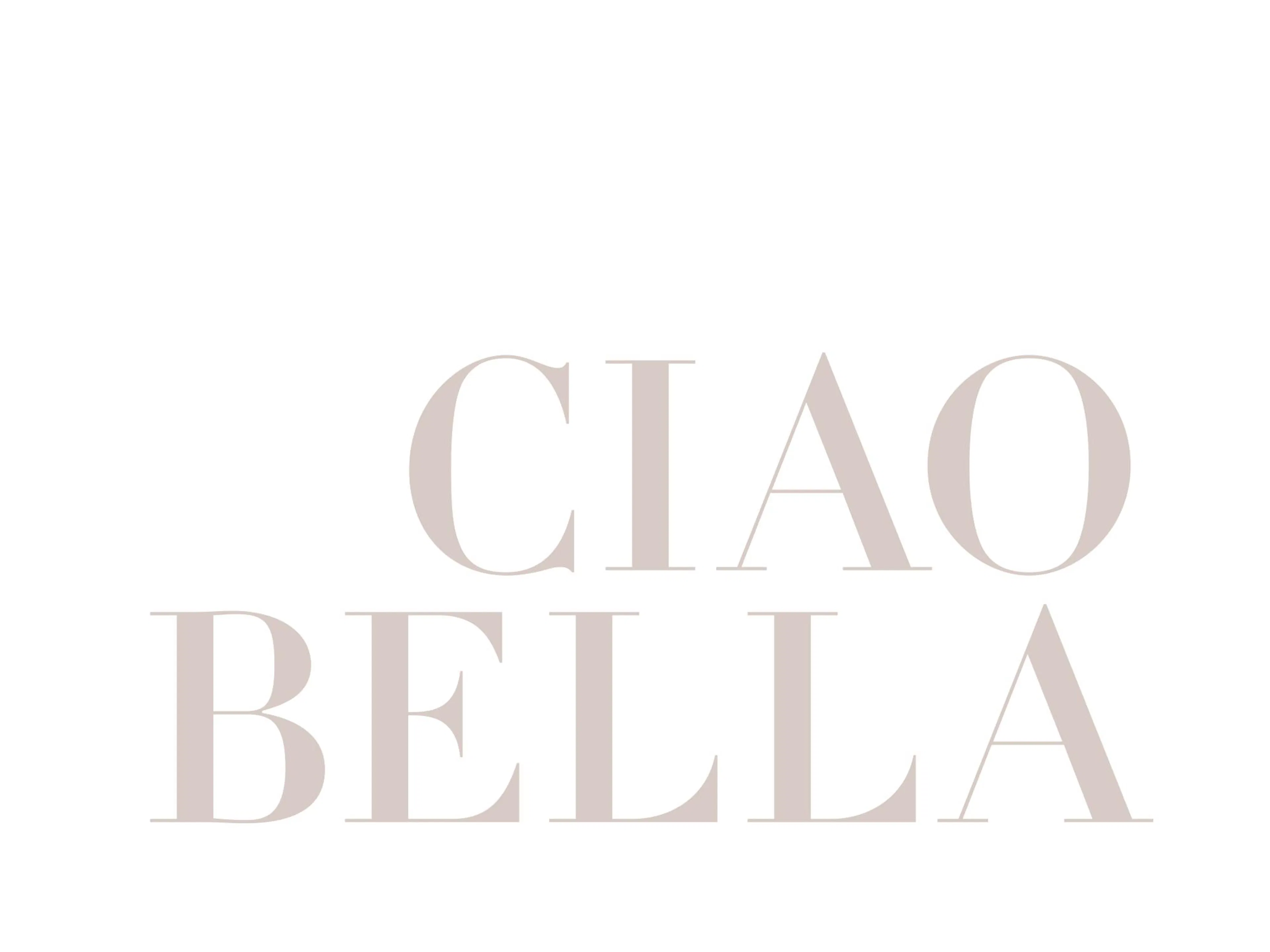 Póster minimalista con el texto CIAO BELLA en color beige sobre un fondo blanco.