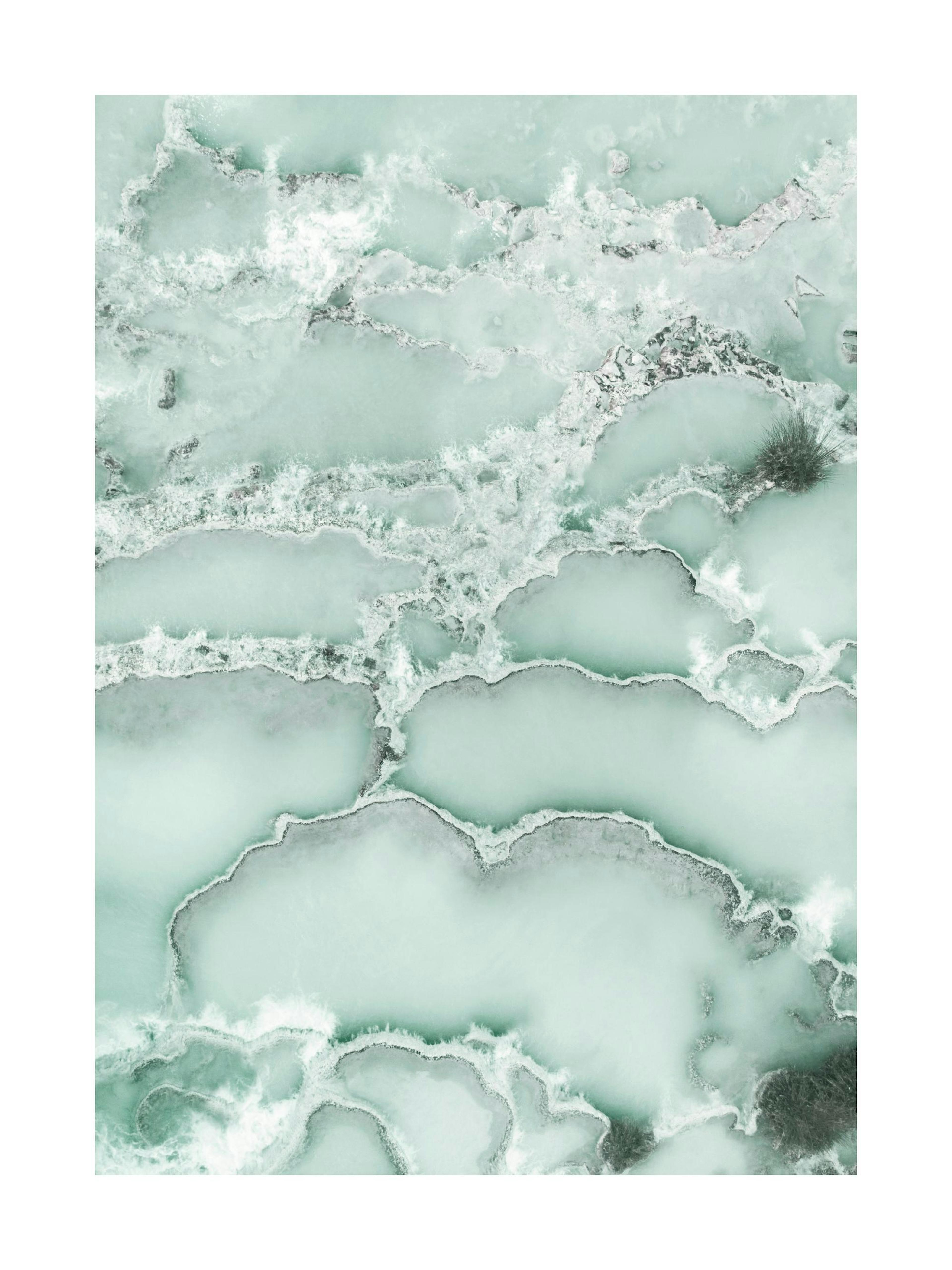 Poster abstrait turquoise et vert deau, avec des formes organiques et des textures minérales rappelant des bassins naturels.