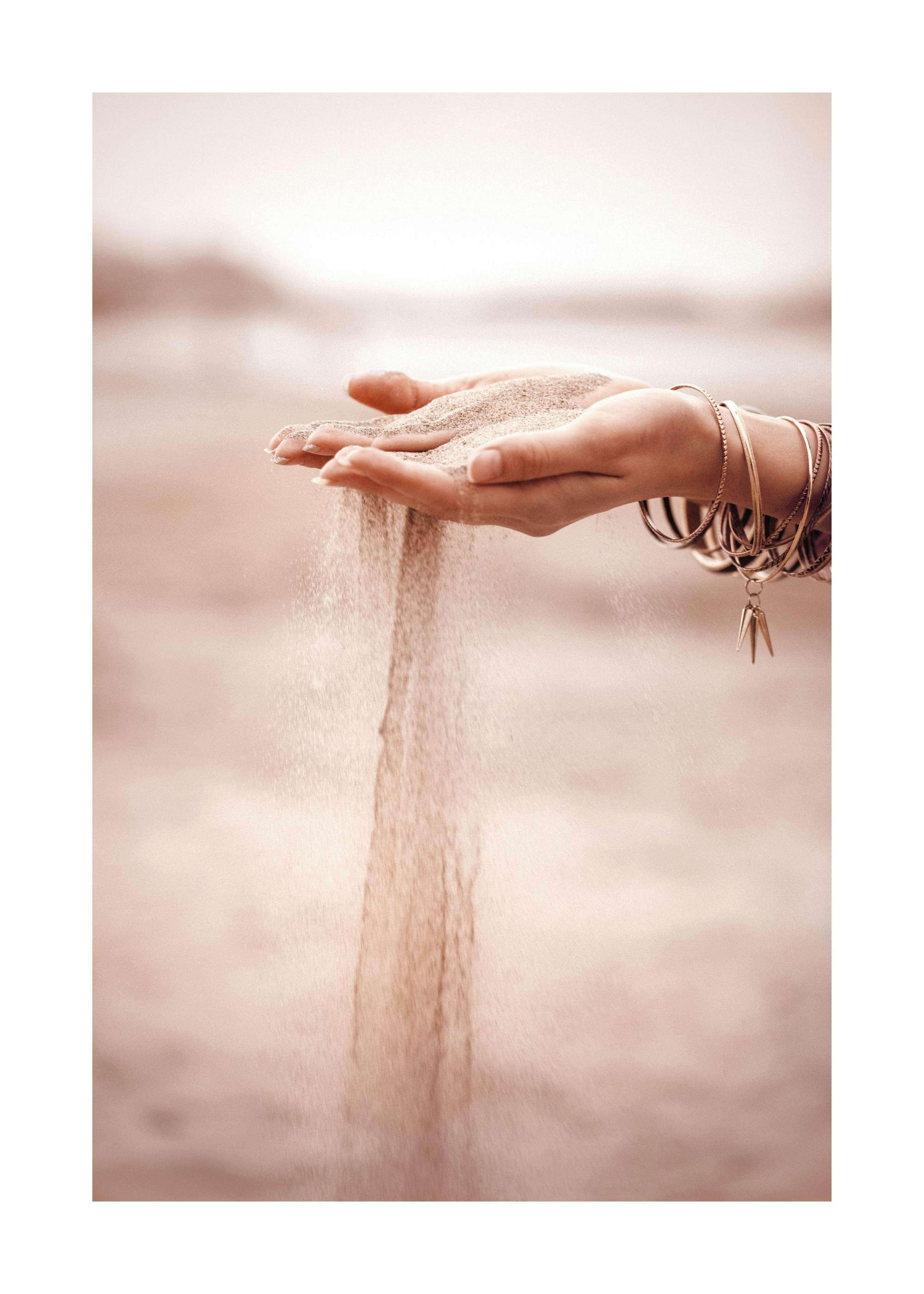 Sand fallling Poster 0
