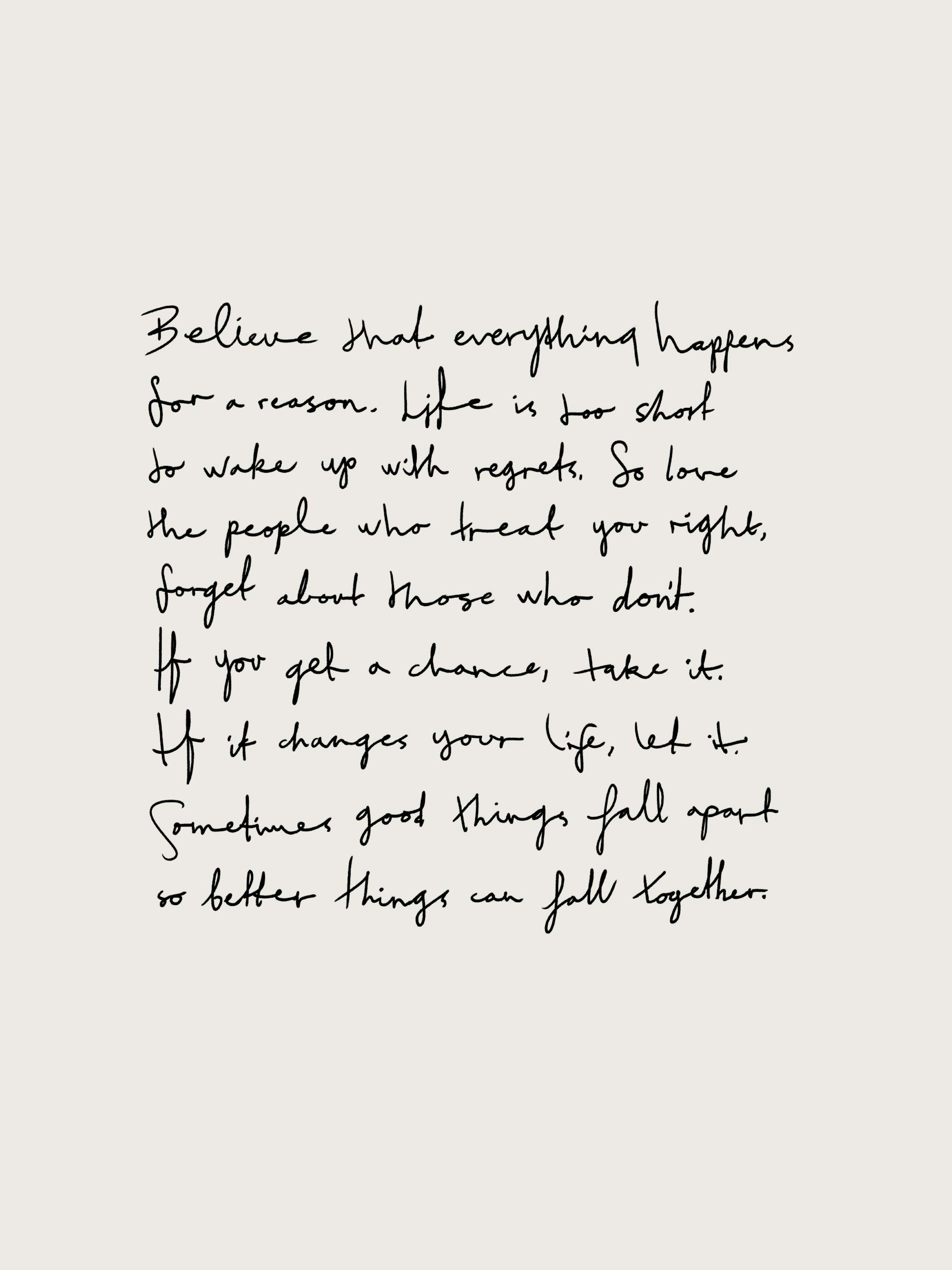 Póster de tipografía con una cita motivacional en español, escrita en cursiva negra sobre un fondo beige claro.