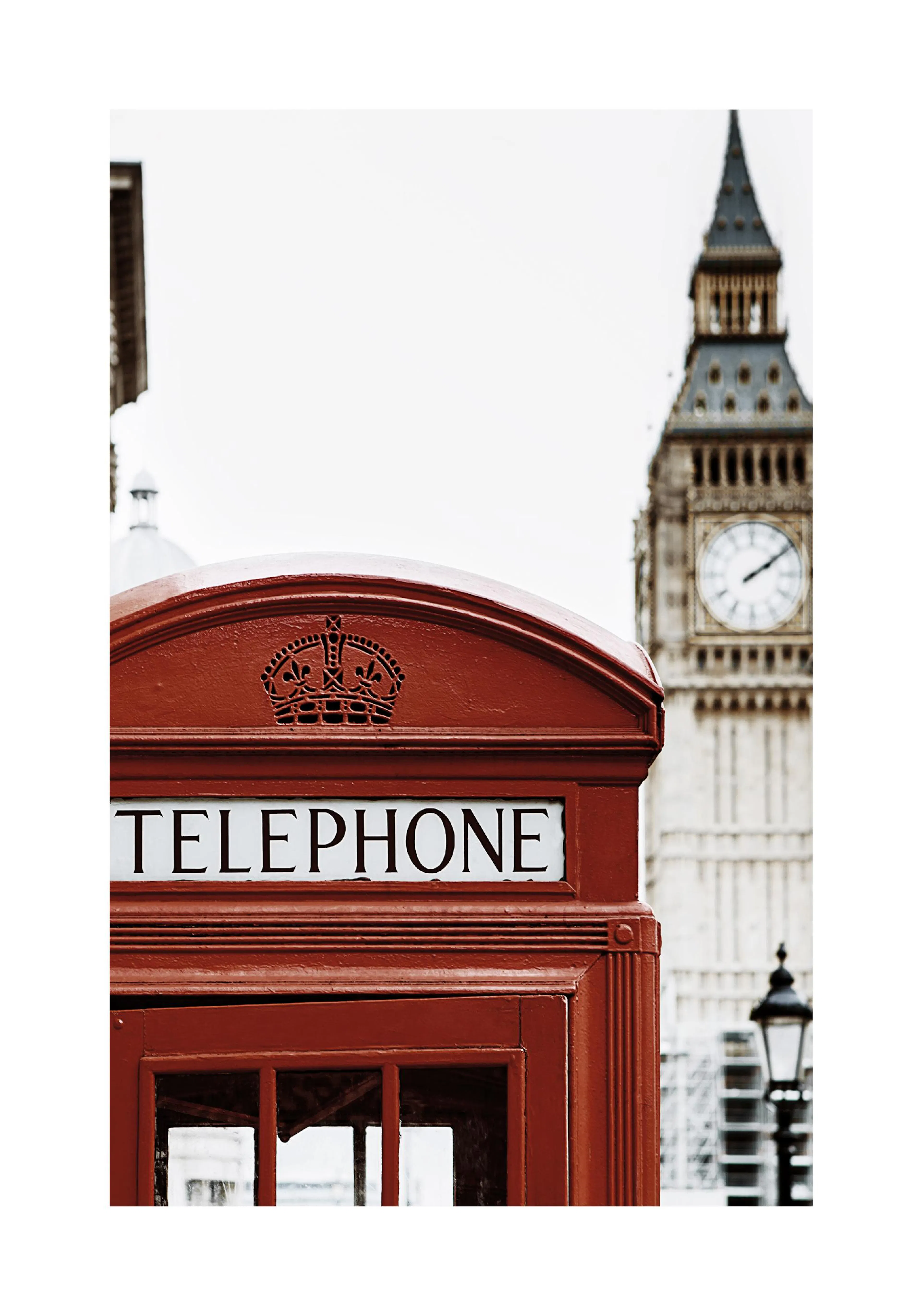 Plakat med en rød engelsk telefonboks og Big Ben i baggrunden, et ikonisk London-motiv.