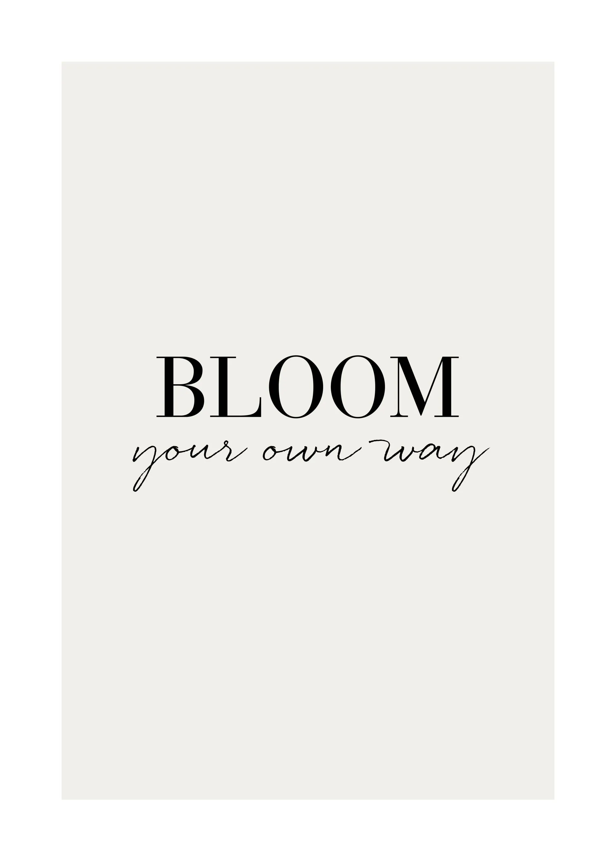 Poster avec linscription BLOOM your own way en lettres noires sur fond beige clair.