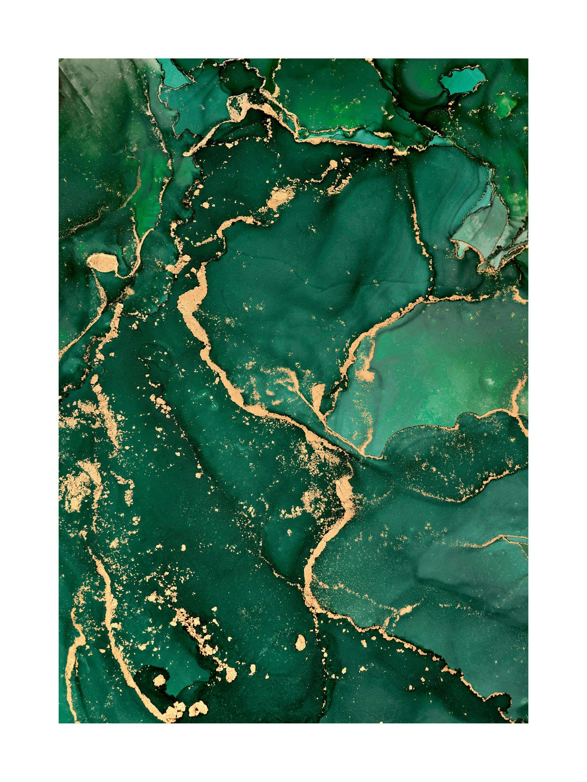 Un poster abstract cu un model verde-smarald și auriu, cu texturi fluide de cerneală și linii aurii.