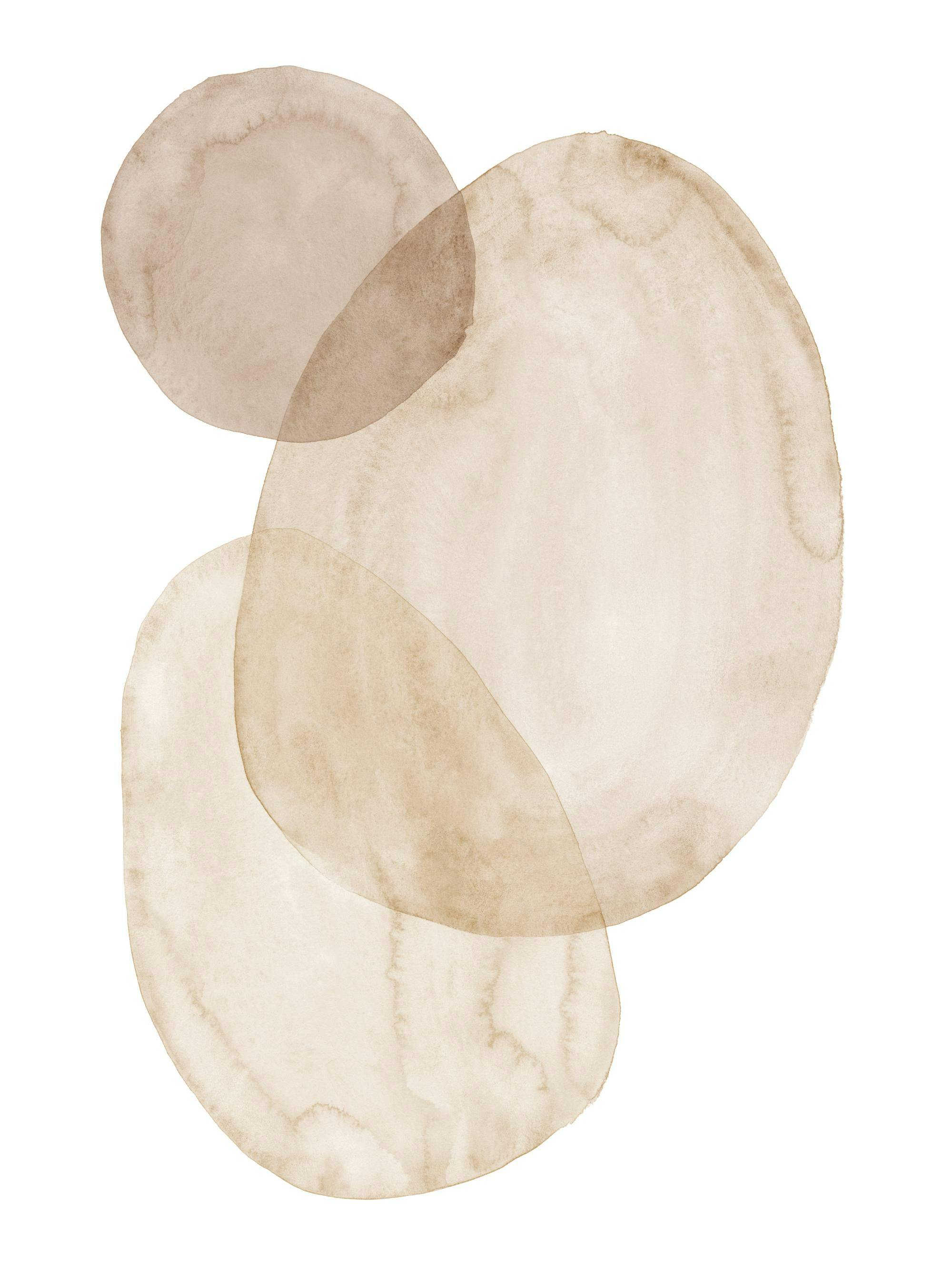 Poster cu forme organice abstracte de culoare bej și maro deschis, suprapuse pe un fundal alb.