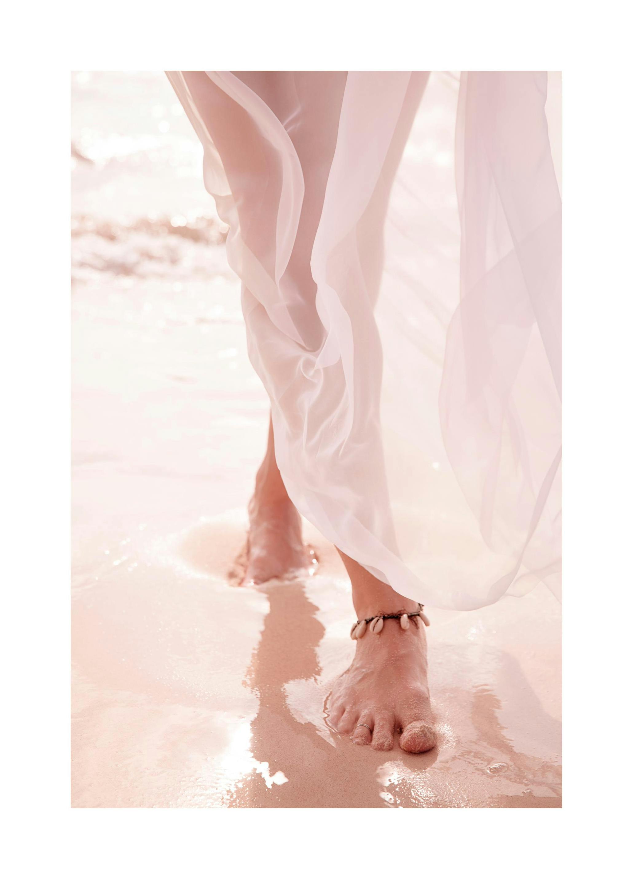 Strolling on the Beach Poster (30x40 cm) - Poster Store
