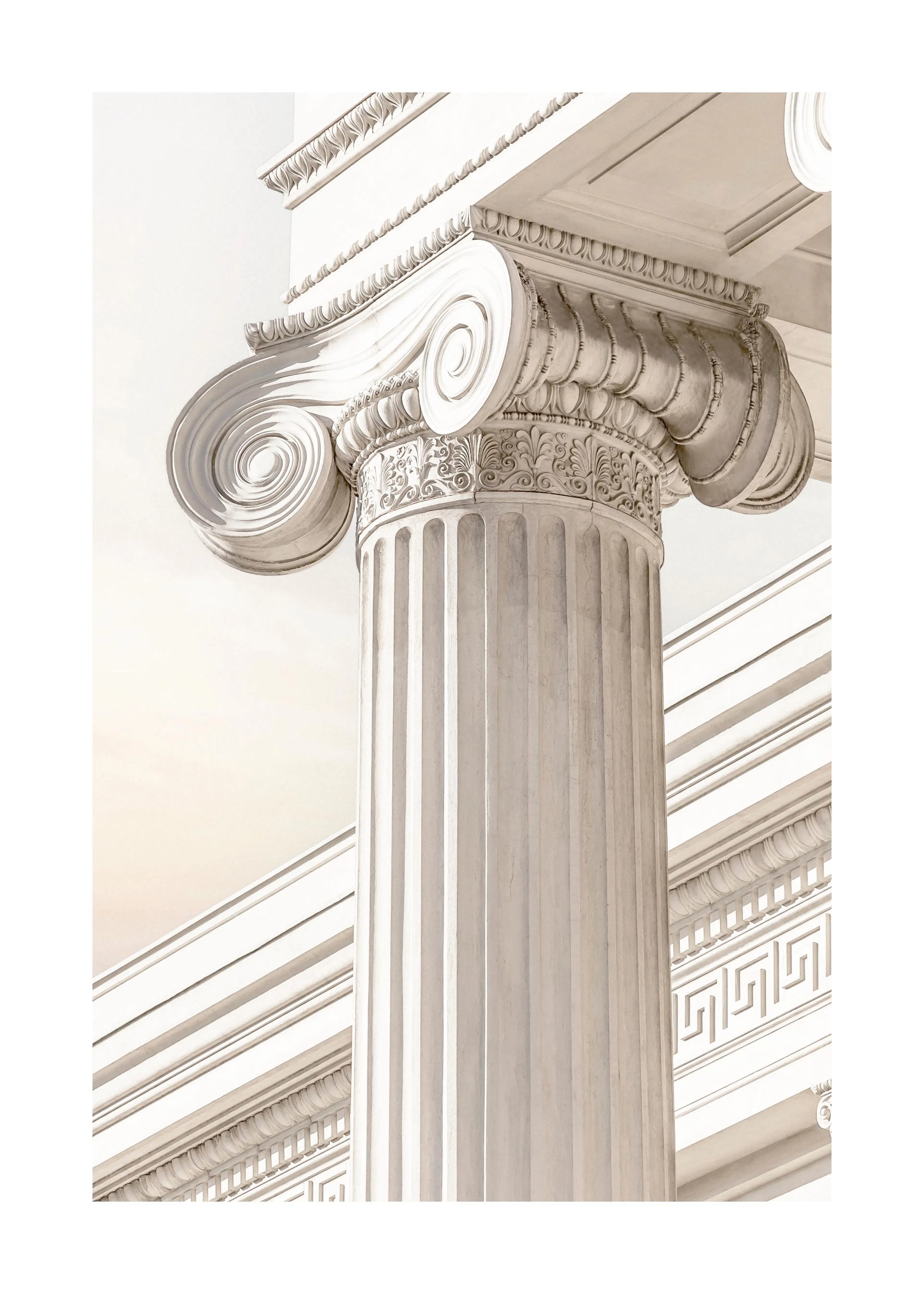 En plakat av en hvit, detaljert, klassisk søyle med korintisk kapitél og gresk frise.