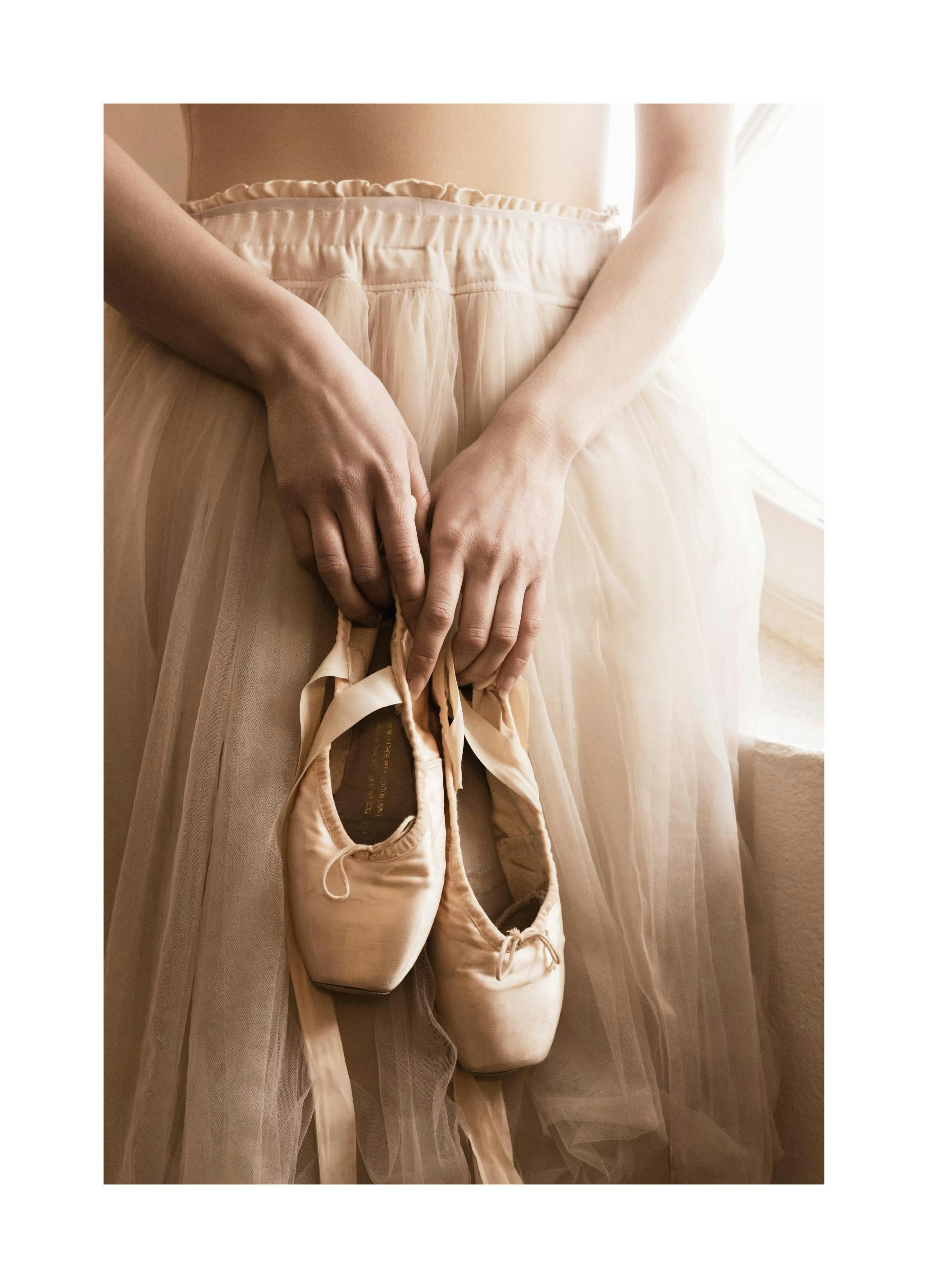 Ballerina Beige Poster (30x40 cm) - Poster Store
