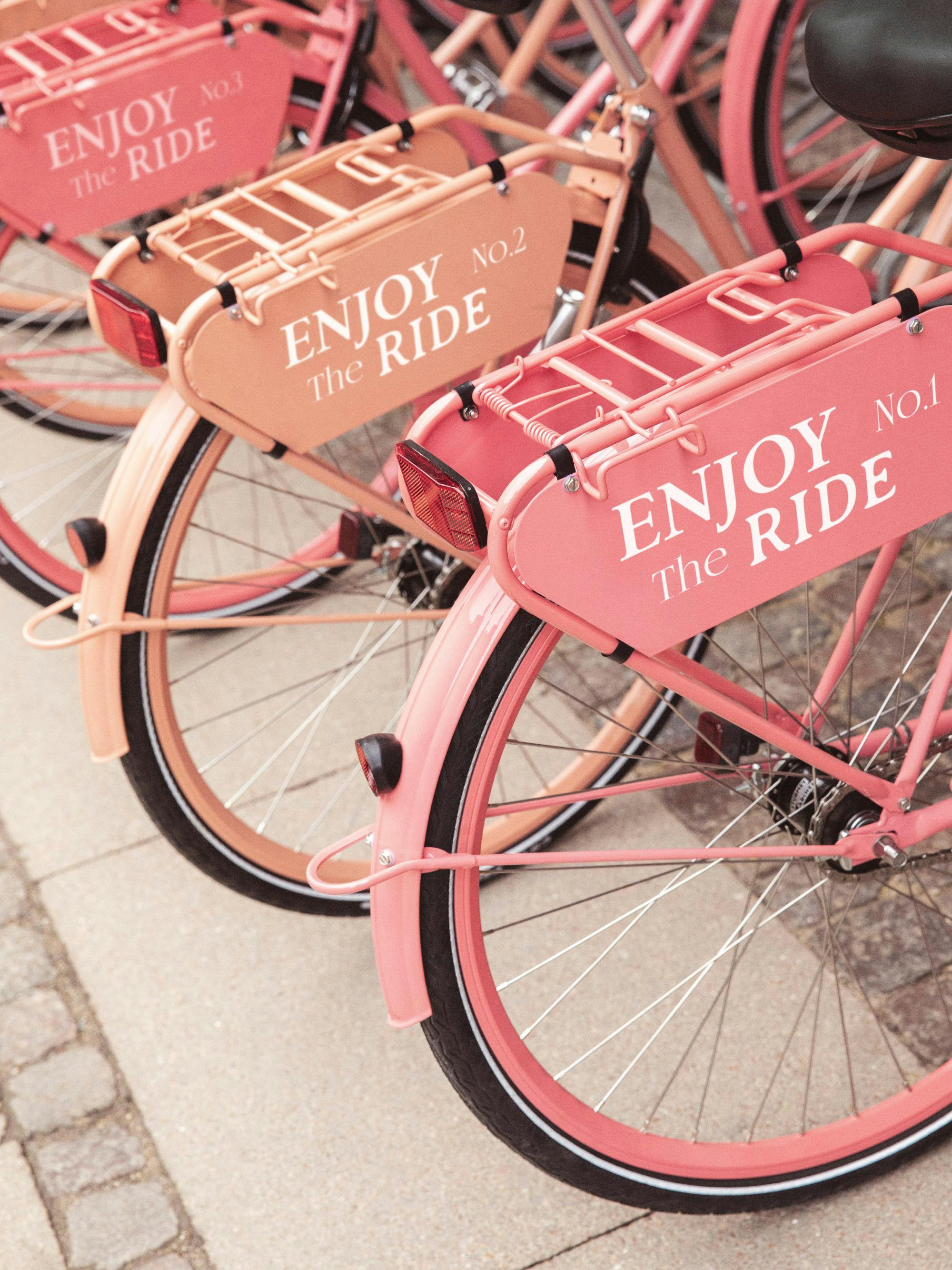 Vélos Roses en Ville affiche vintage vélo rose Poster Store CH