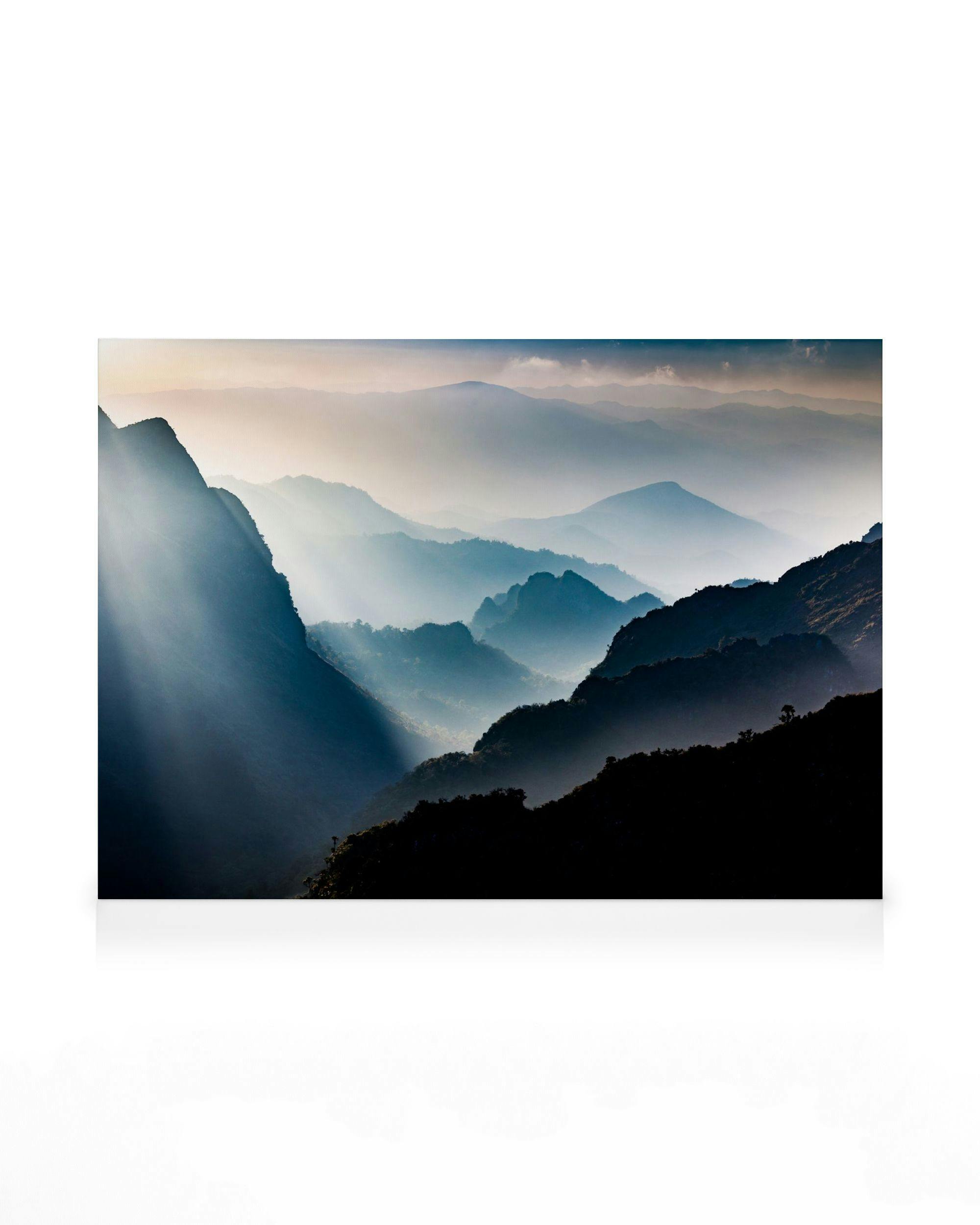 Mistige Bergzicht Canvas (30x40 cm) - Poster Store