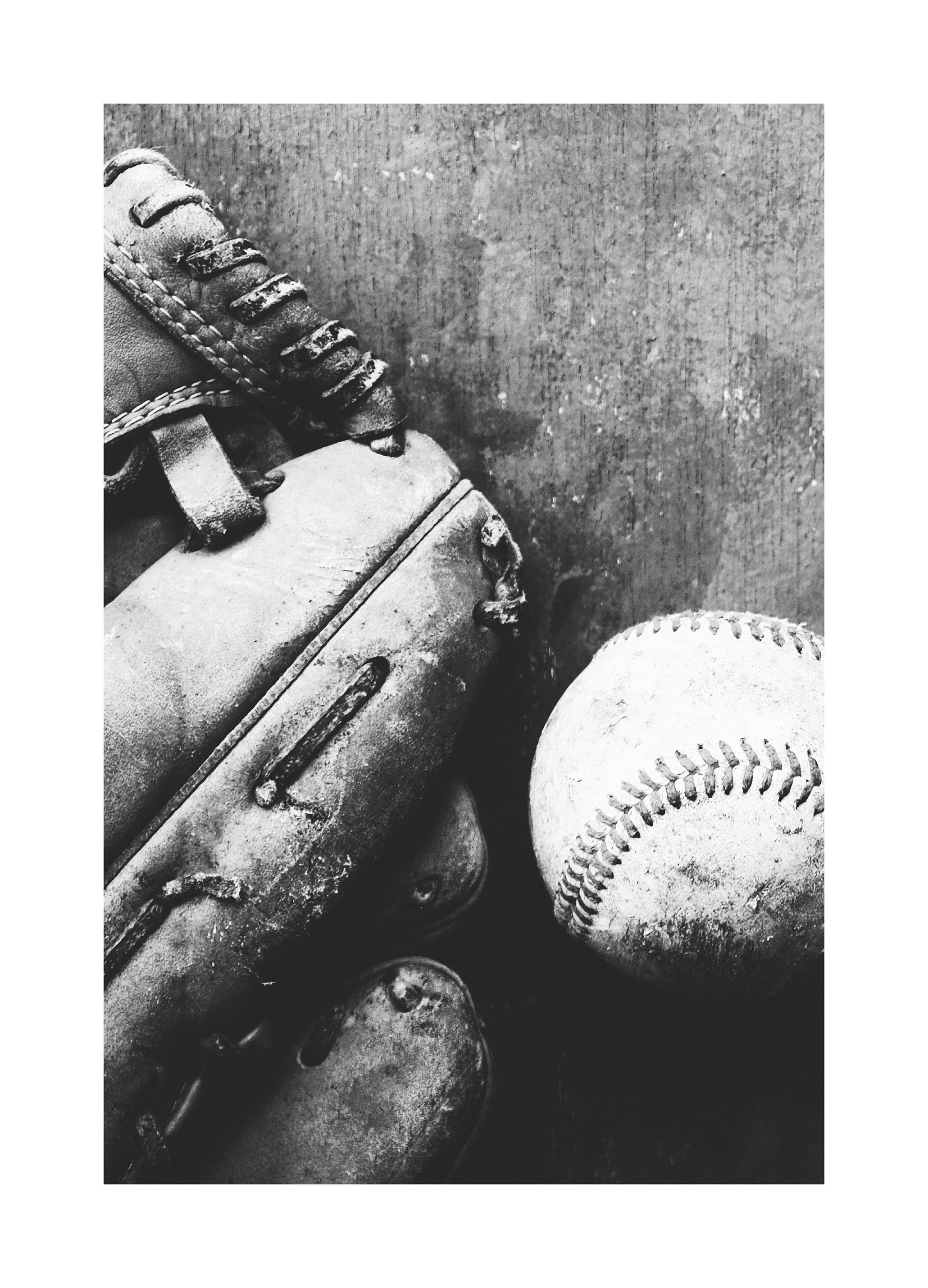 Baseball and Glove Poster (70x100 cm) - Poster Store