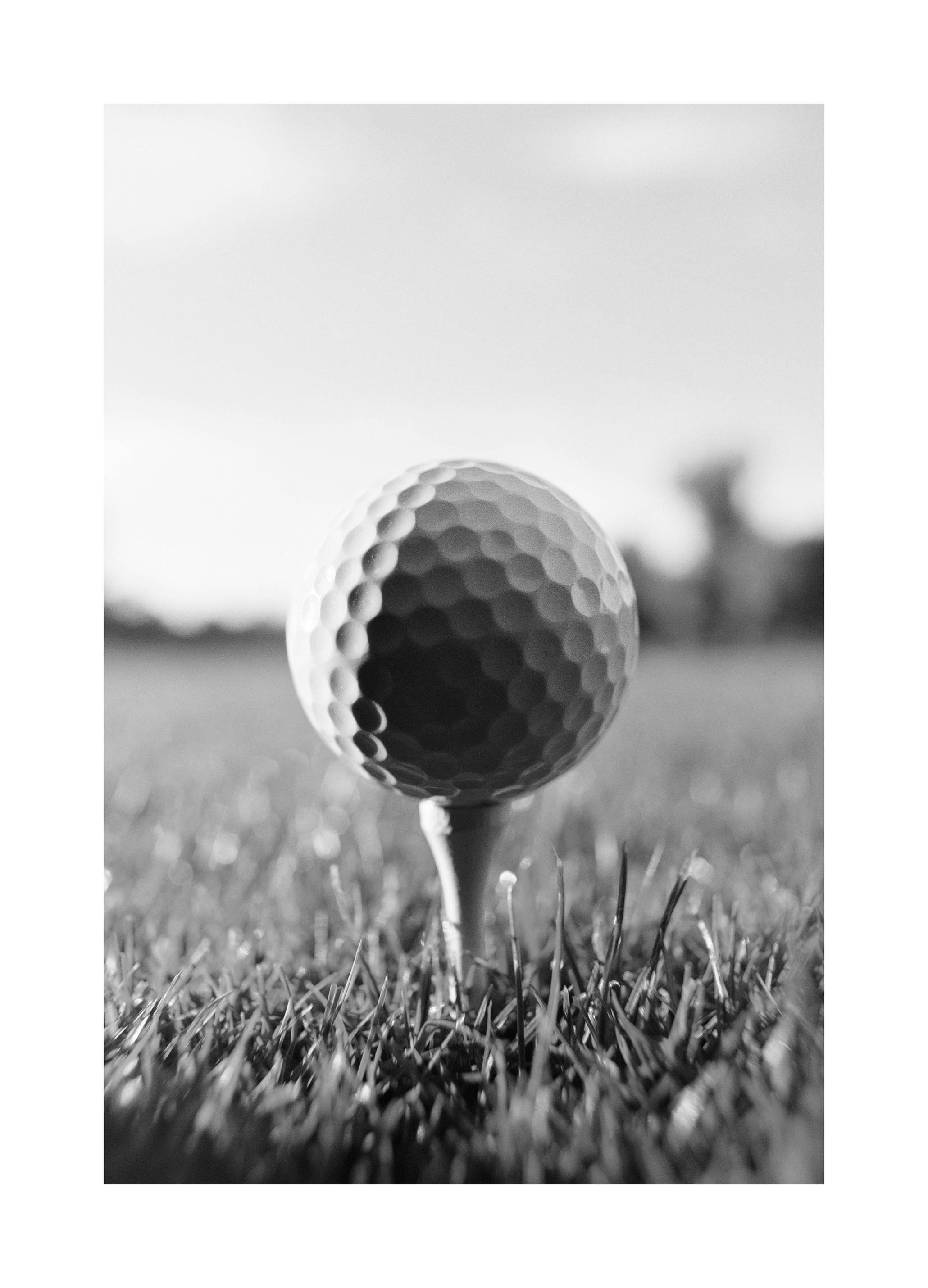 Balle de Golf sur Tee Affiche (50x70 cm) - Poster Store
