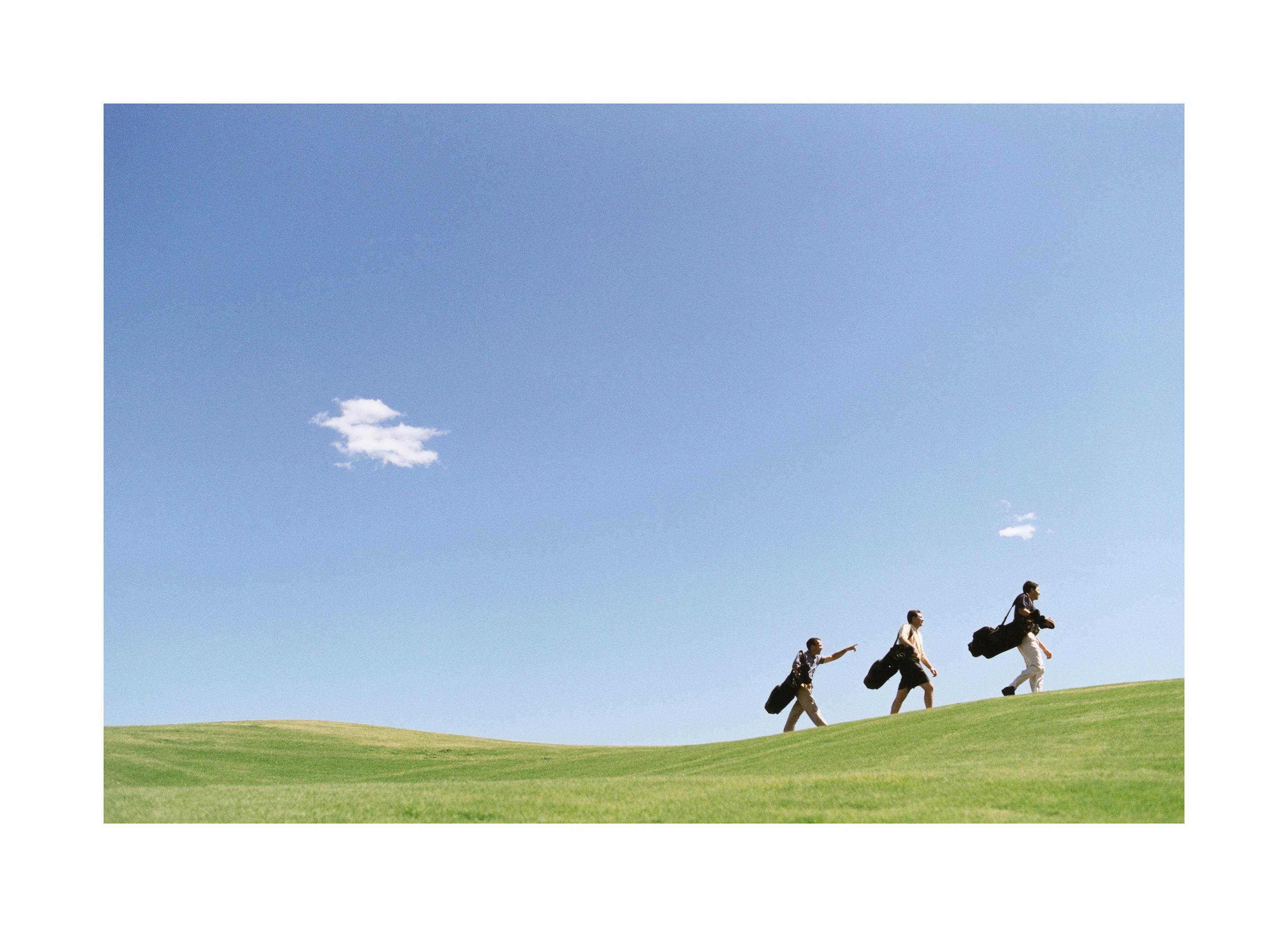 Walking the Golf Course Poster (50x70 cm) - Poster Store