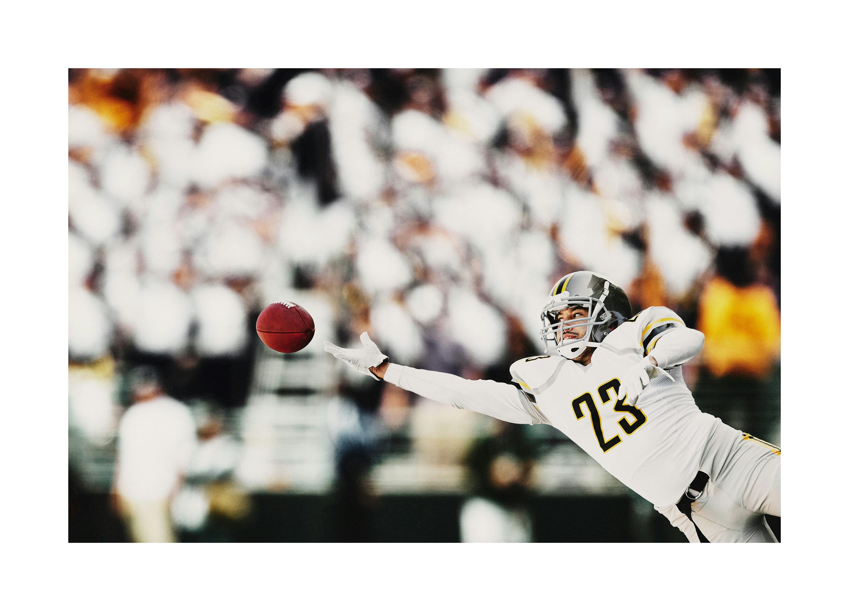 Catching a Ball Poster (100x150 cm) - Poster Store