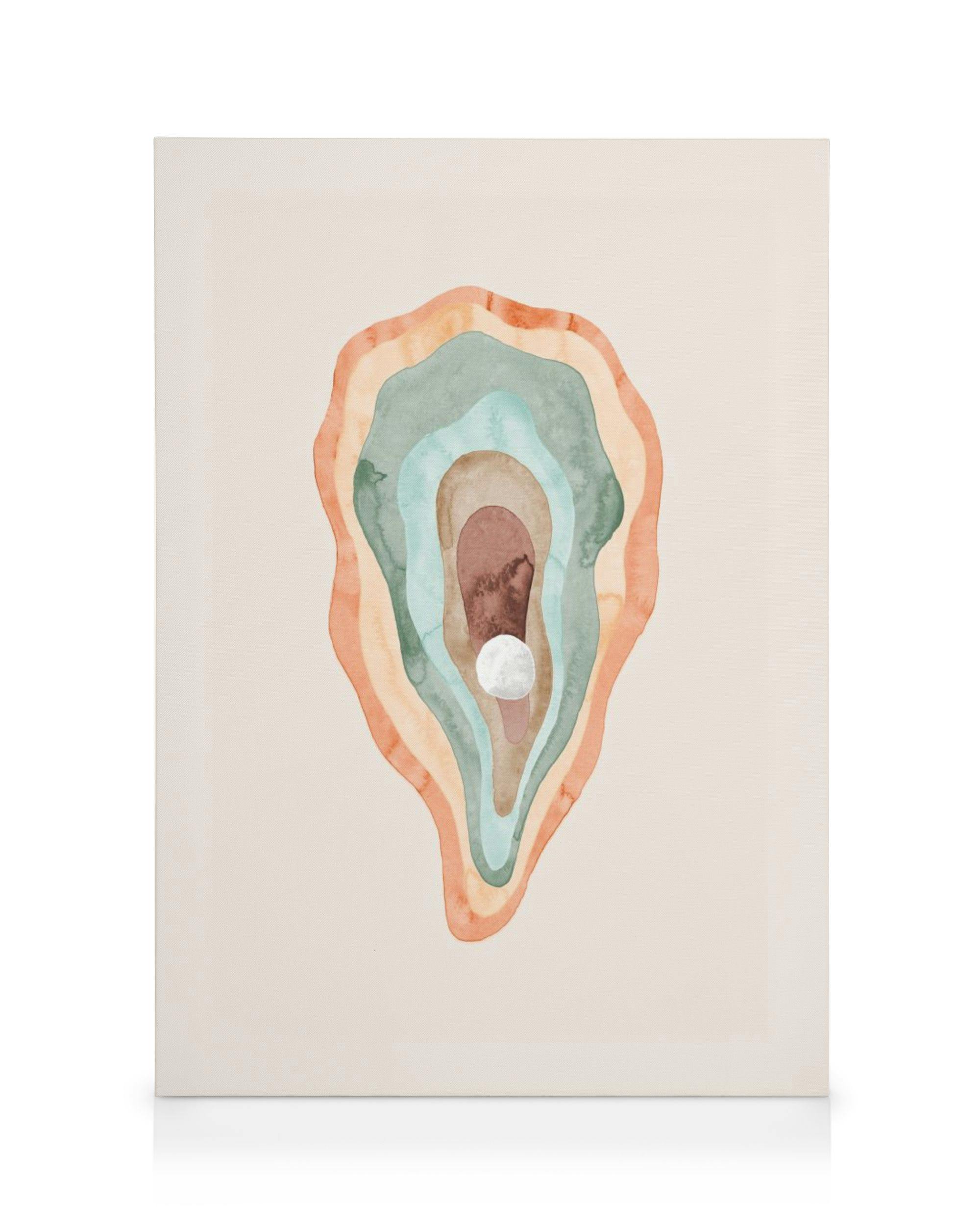 Lienzo con una ostra abstracta de acuarela en tonos tierra, azul verdoso y un centro plateado.