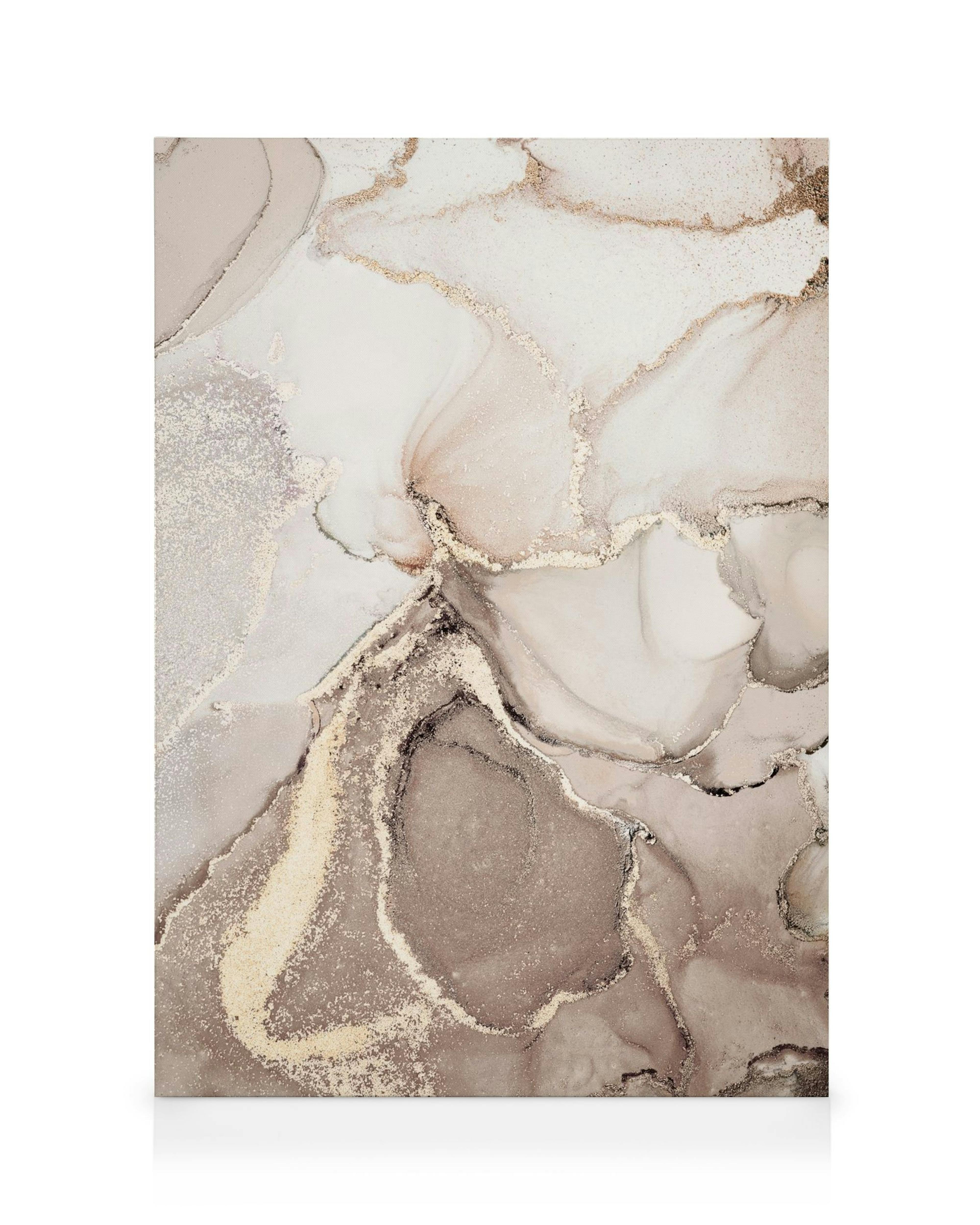 Et lærred med et abstrakt marmoreret mønster i nuancer af beige, brun og guld.