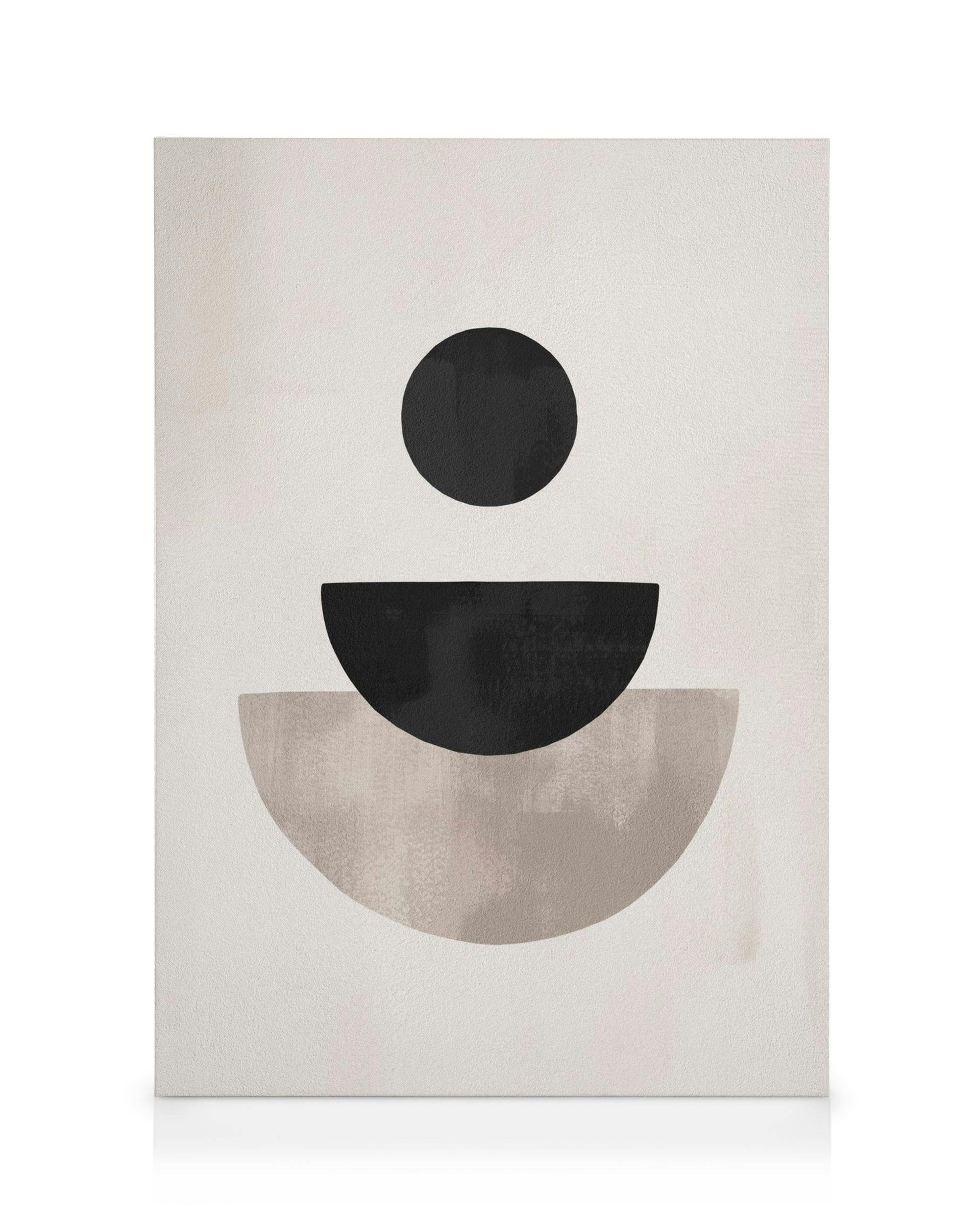 Lienzo con formas geométricas abstractas: un círculo negro, un semicírculo negro y un semicírculo beige, sobre fondo claro.