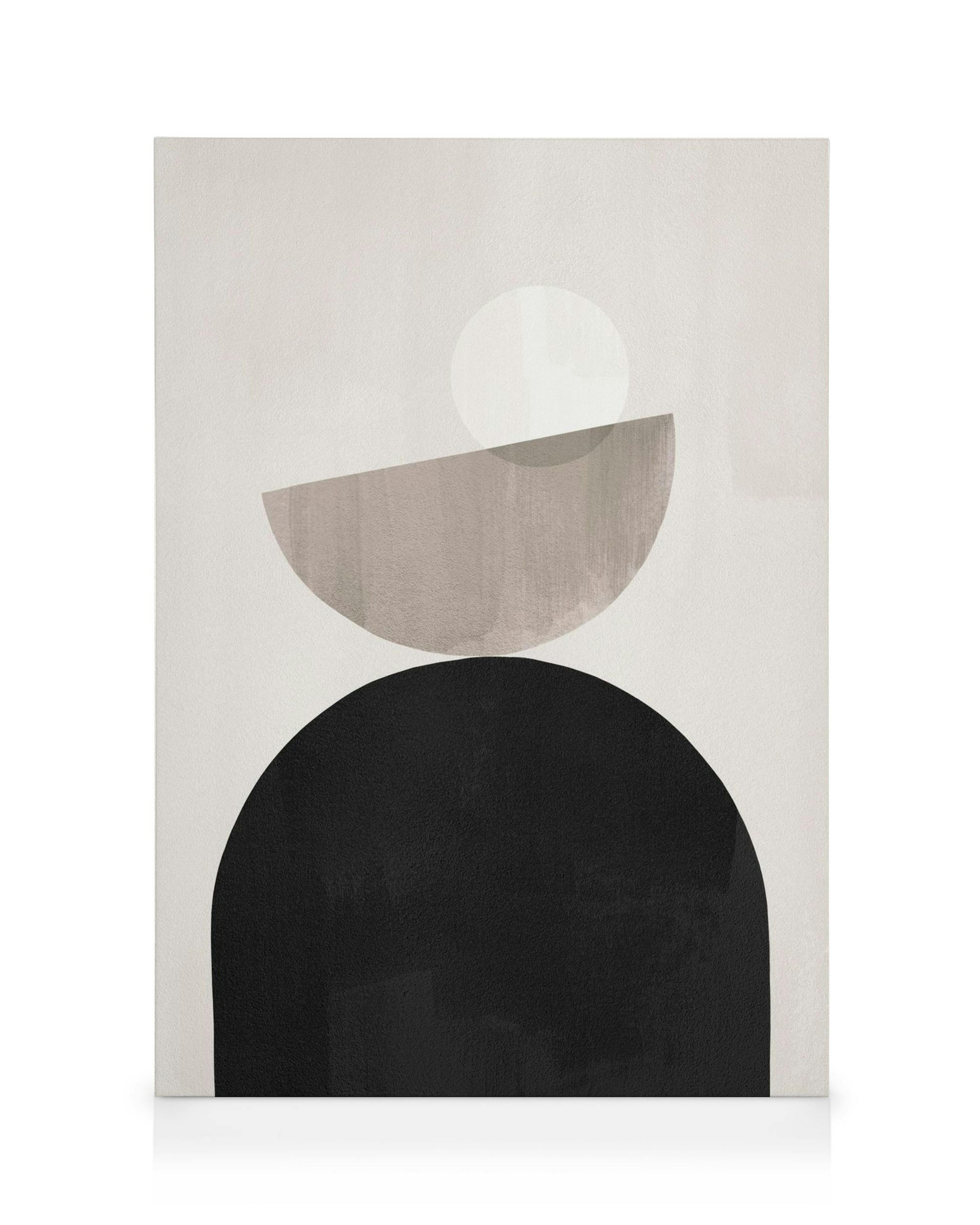 Lienzo abstracto con formas geométricas superpuestas en tonos blanco, gris y negro sobre un fondo claro.