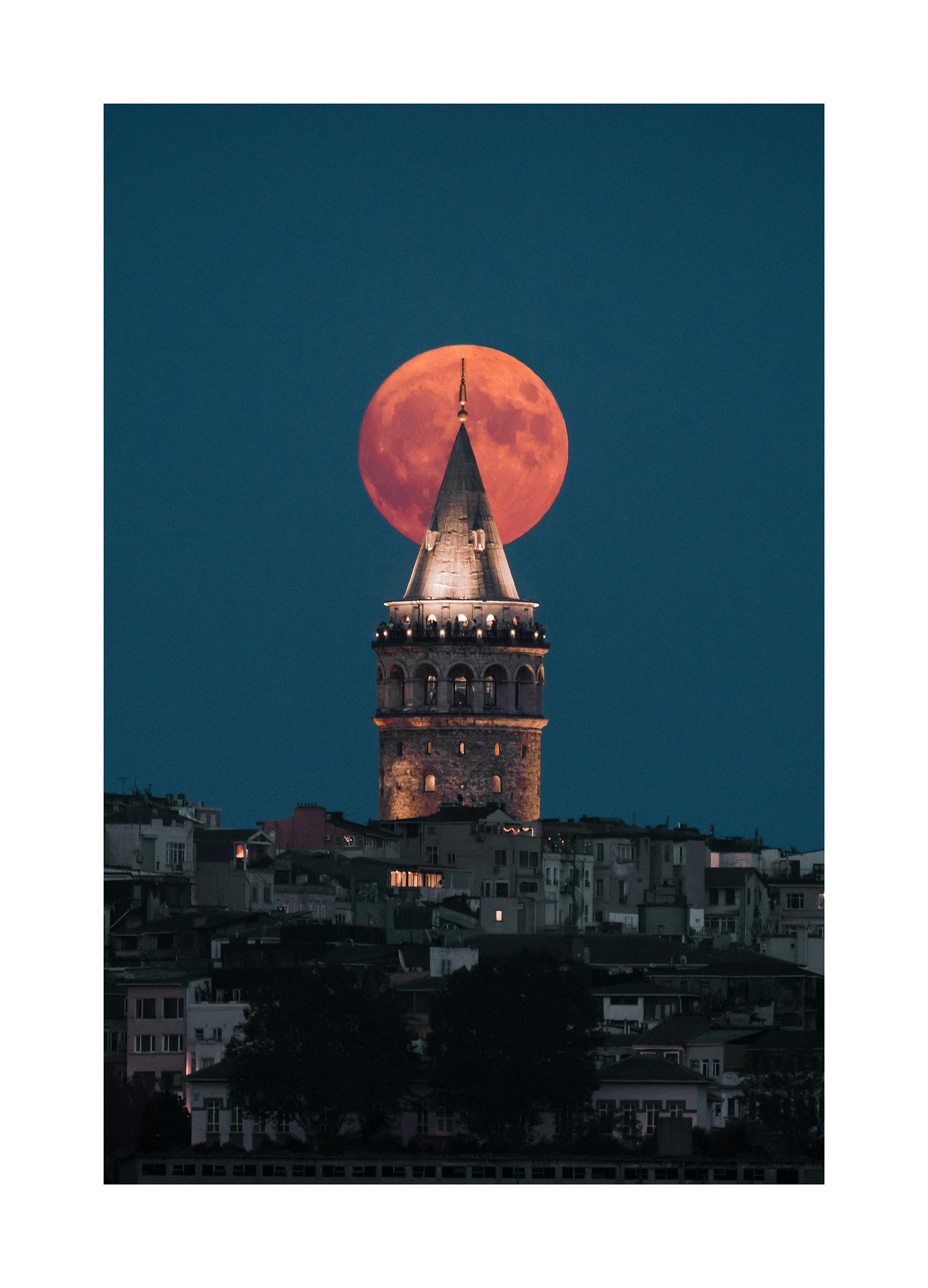 Full Moon in Istanbul Poster (50x70 cm) - Poster Store