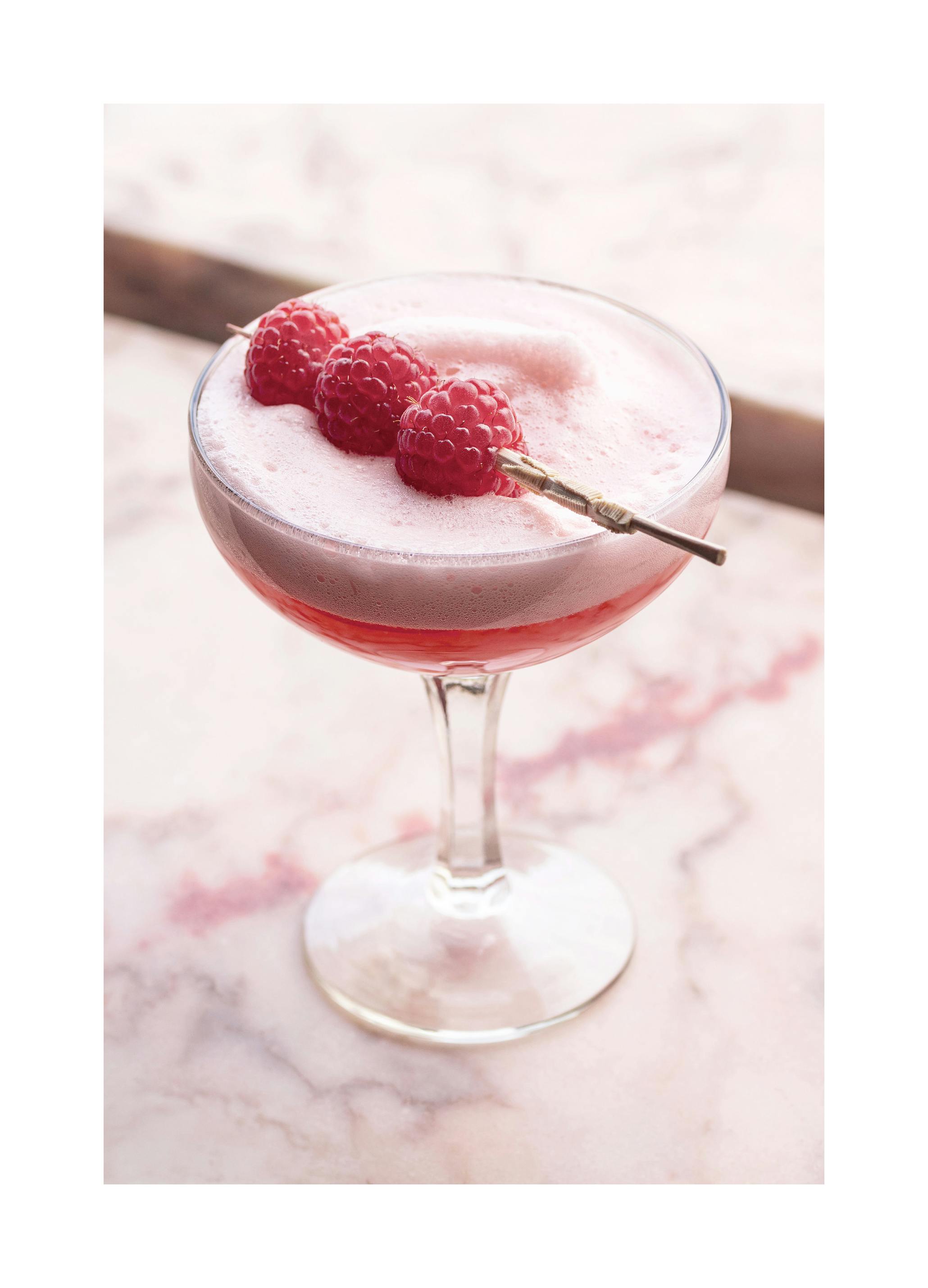 Pink Clover Club Poster (50x70 cm) - Poster Store