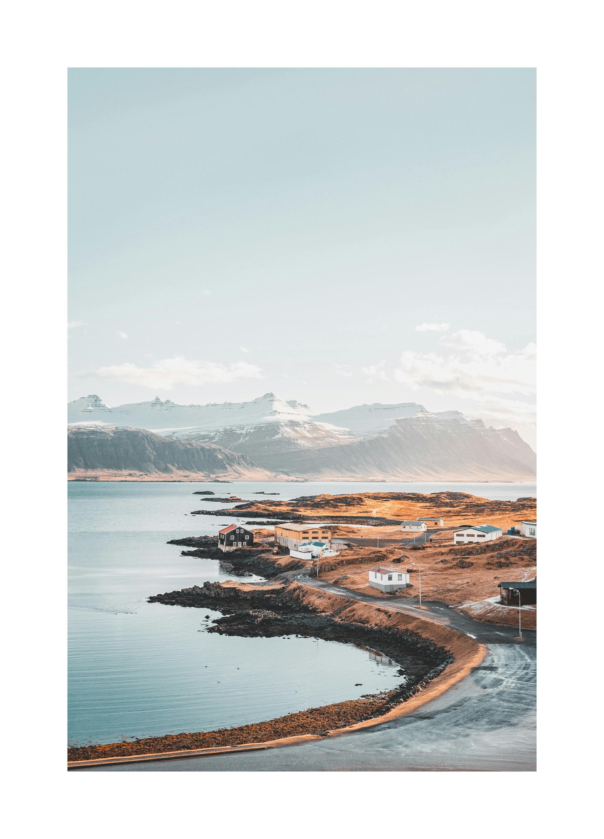 Island Landsby Plakat (50x70 cm) - Poster Store
