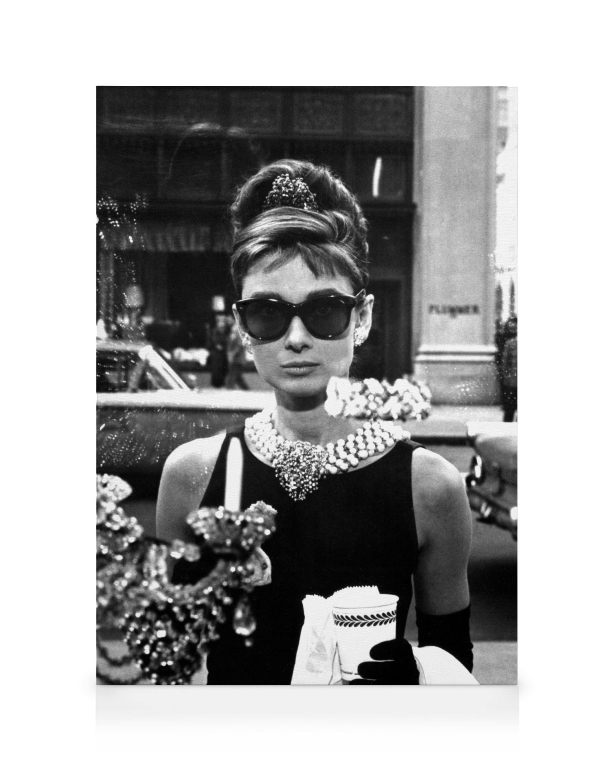 Breakfast at Tiffany's Canvas Print (70x100 cm - Fotolijst Zwart) - Poster Store