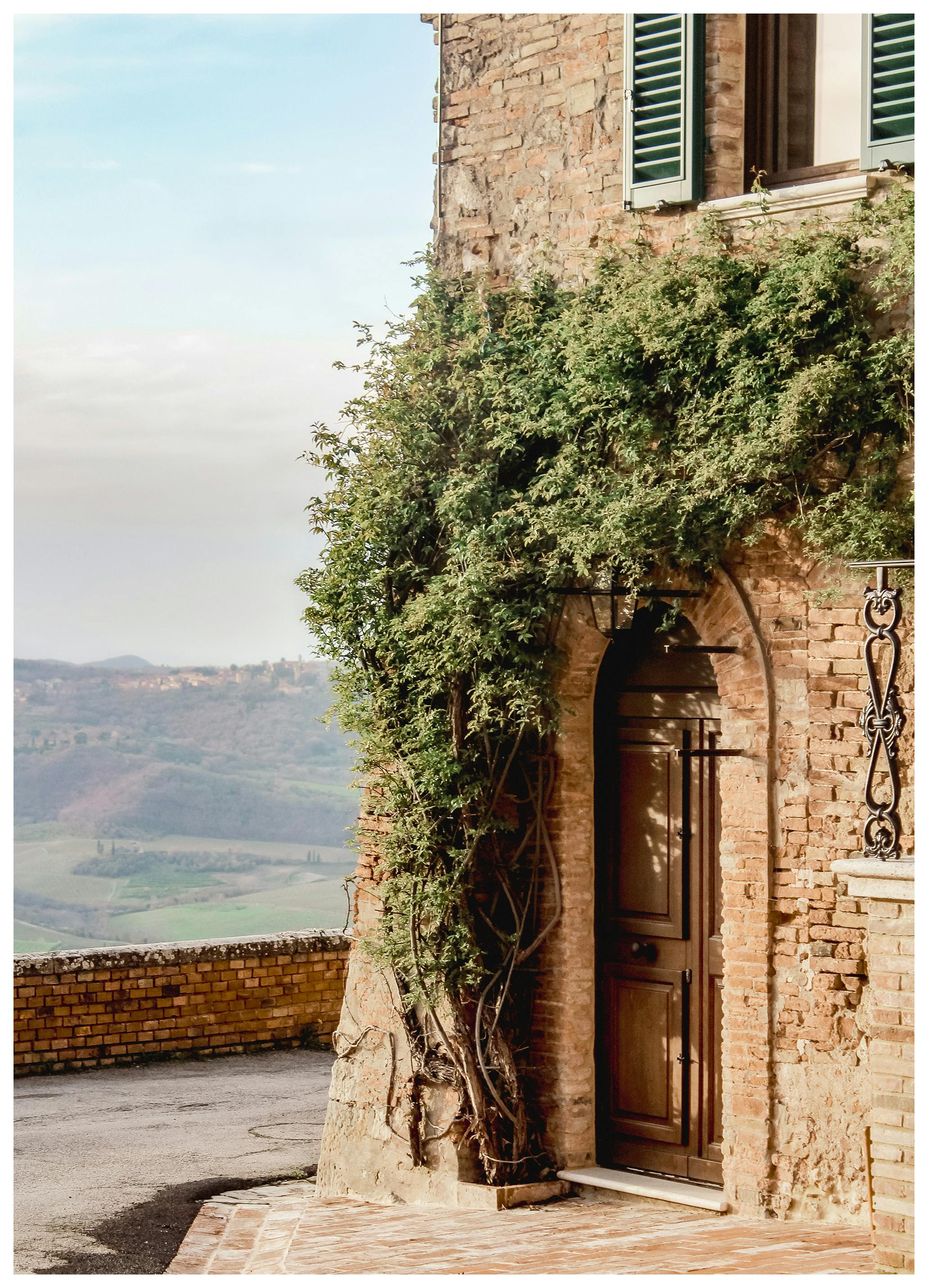 Prints Mediterranean Stone Door Poster (70x100 cm) - Poster Store