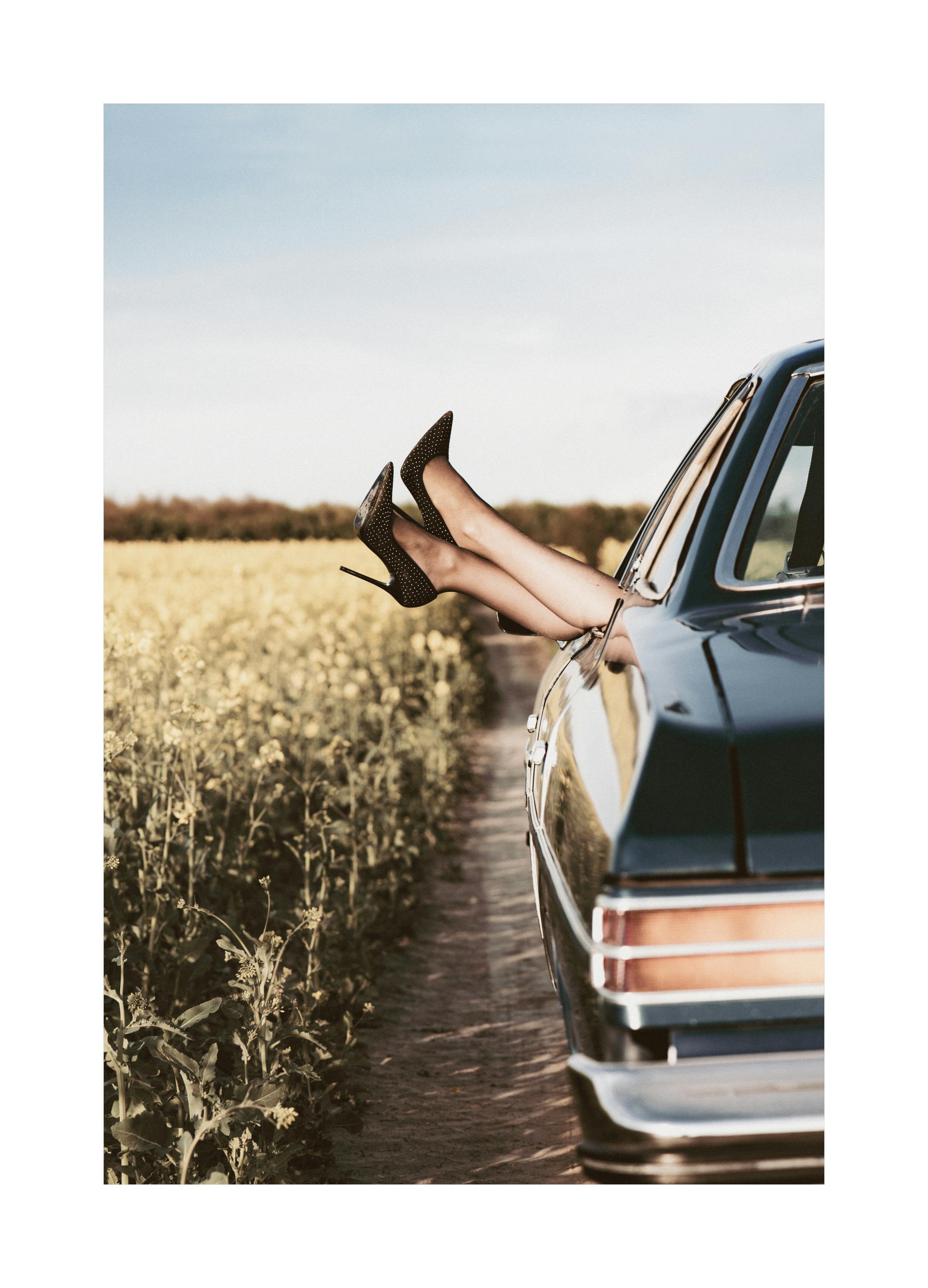 Vintage Car Relaxation Poster (40x50 cm) - Poster Store